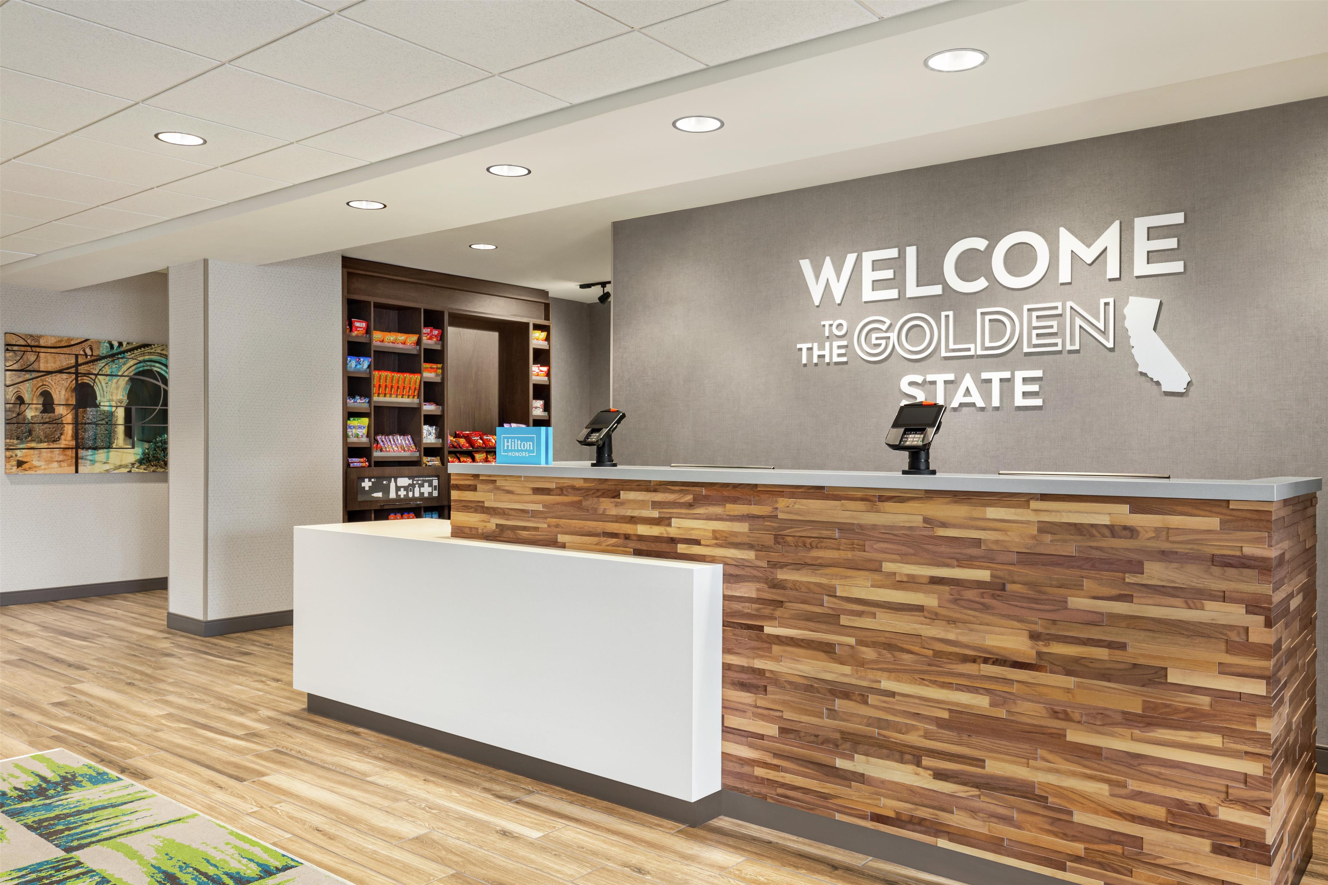 Reception | Hampton Inn & Suites Oroville