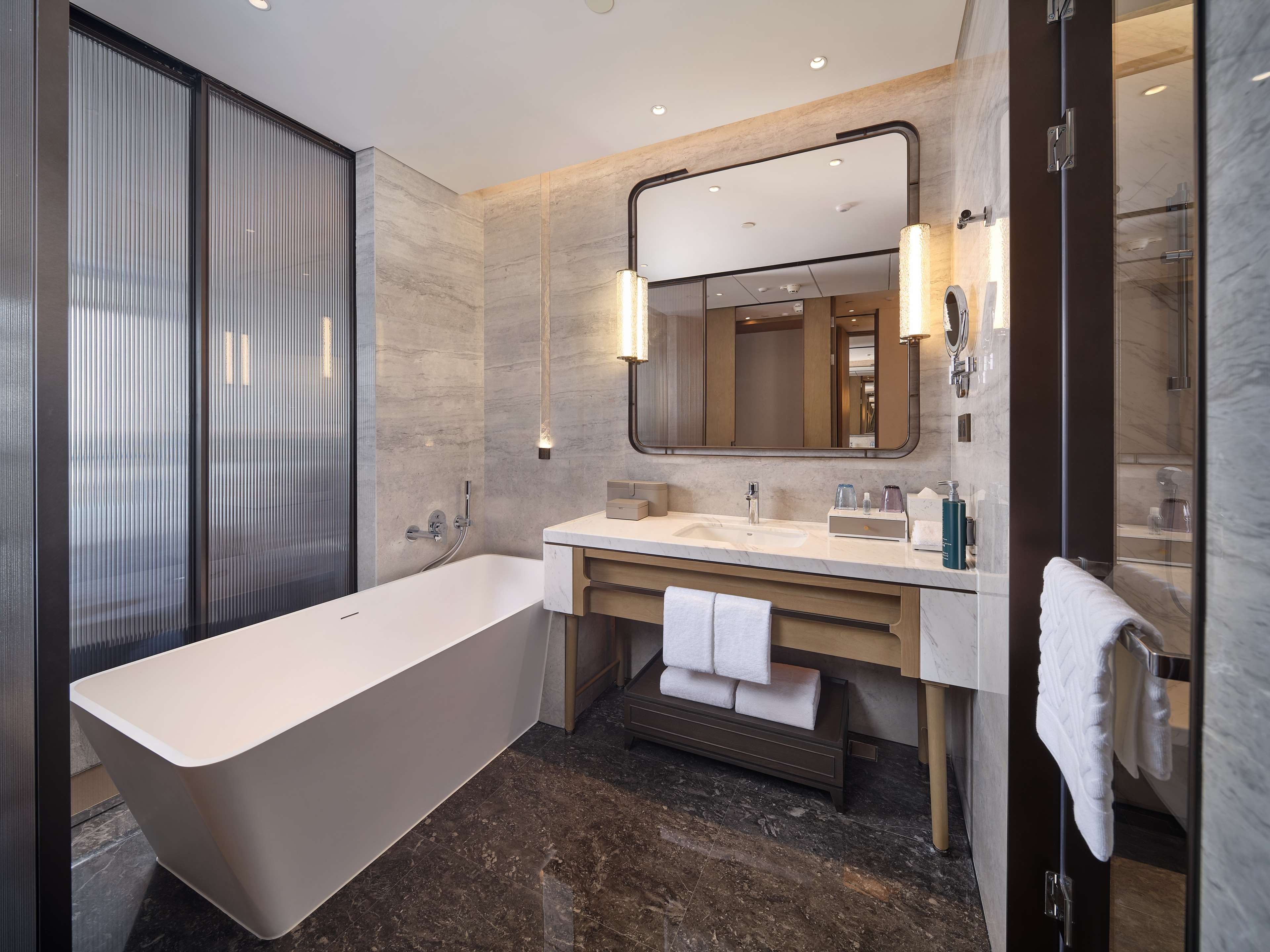 Hilton Jiashan Room Type - TWIN GUEST ROOM
