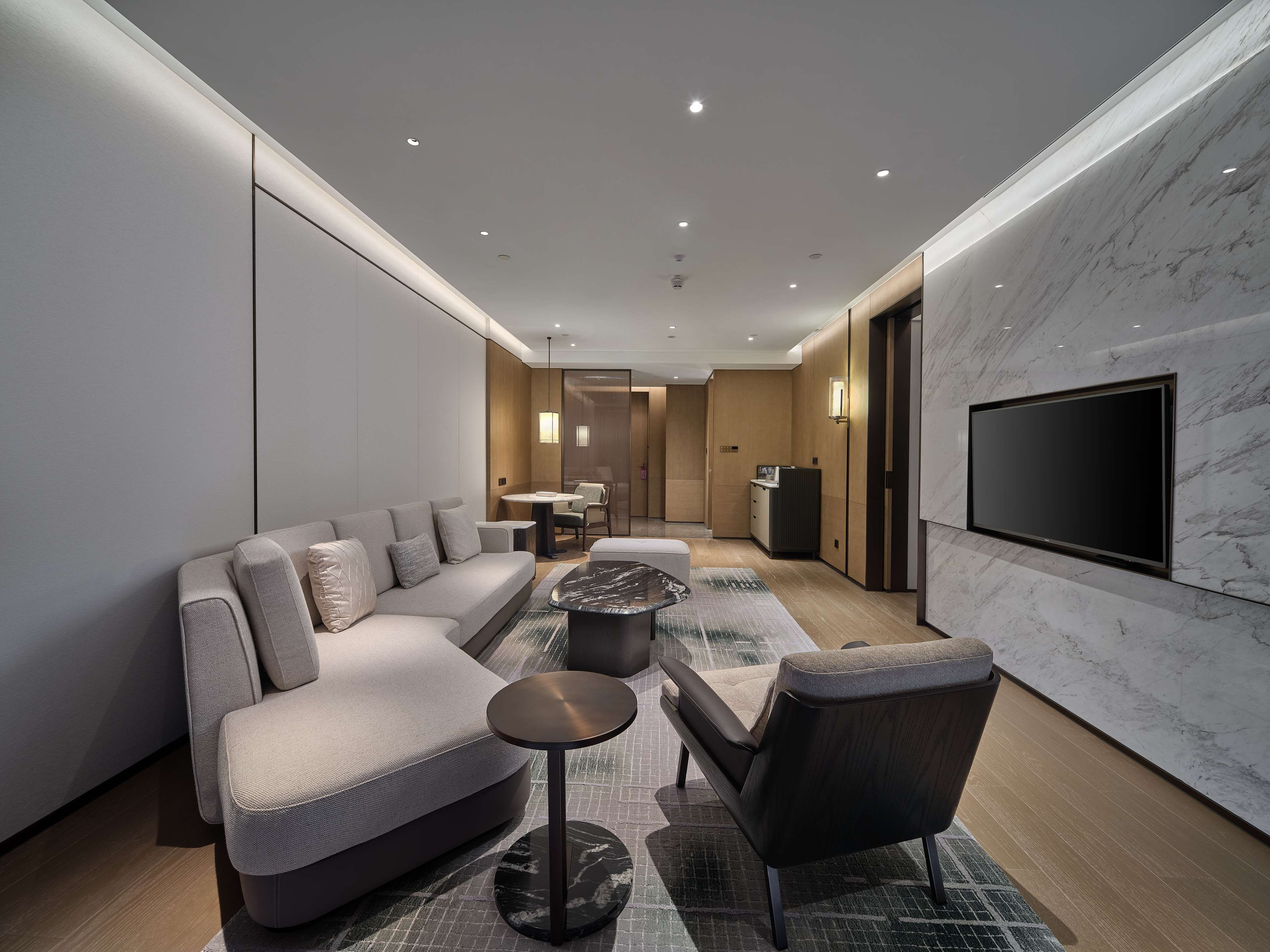 Hilton Jiashan Room Type - KING PREMIUM SUITE