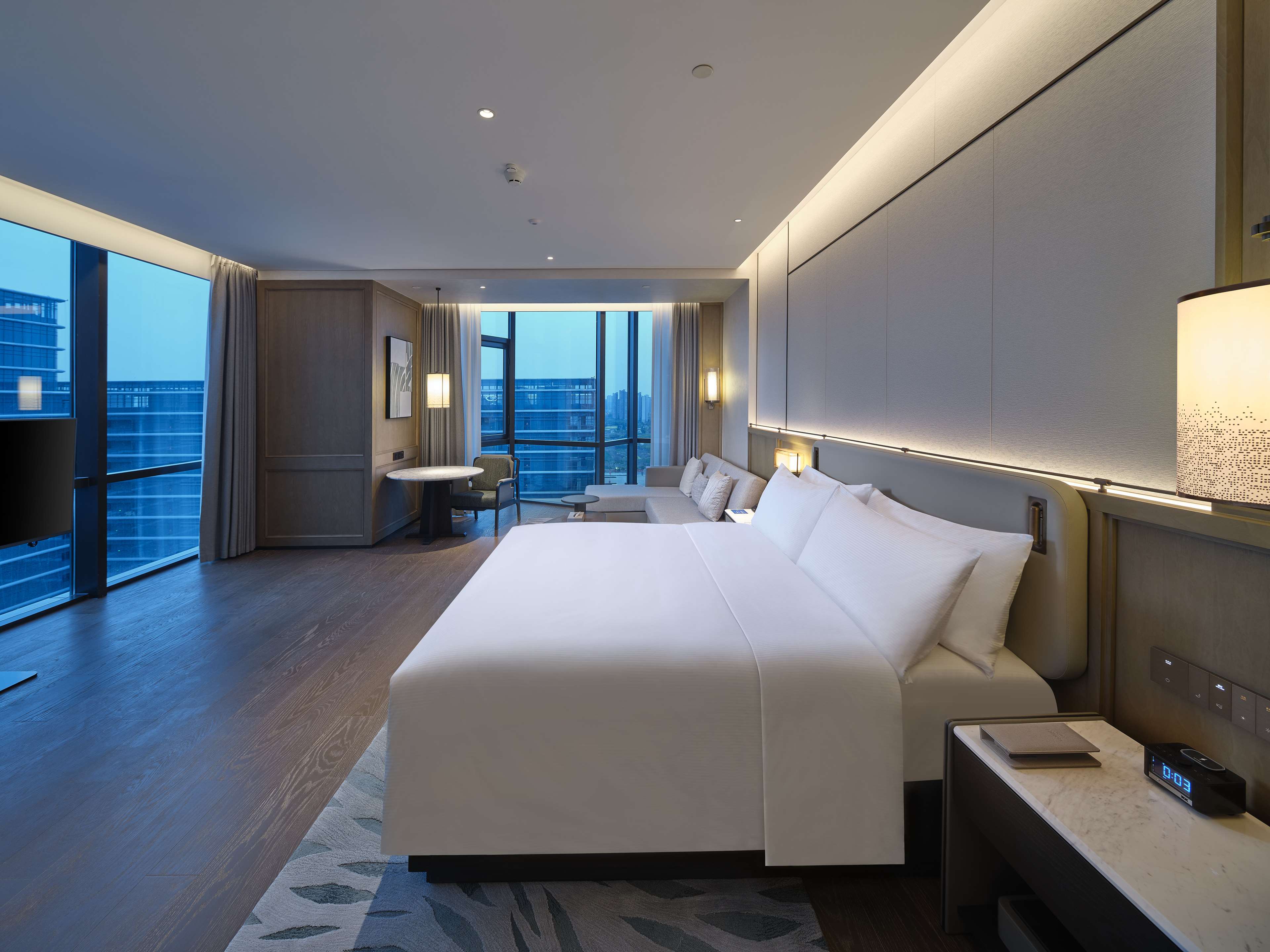 Hilton Jiashan Room Type - KING DELUXE EXECUTIVE ROOM
