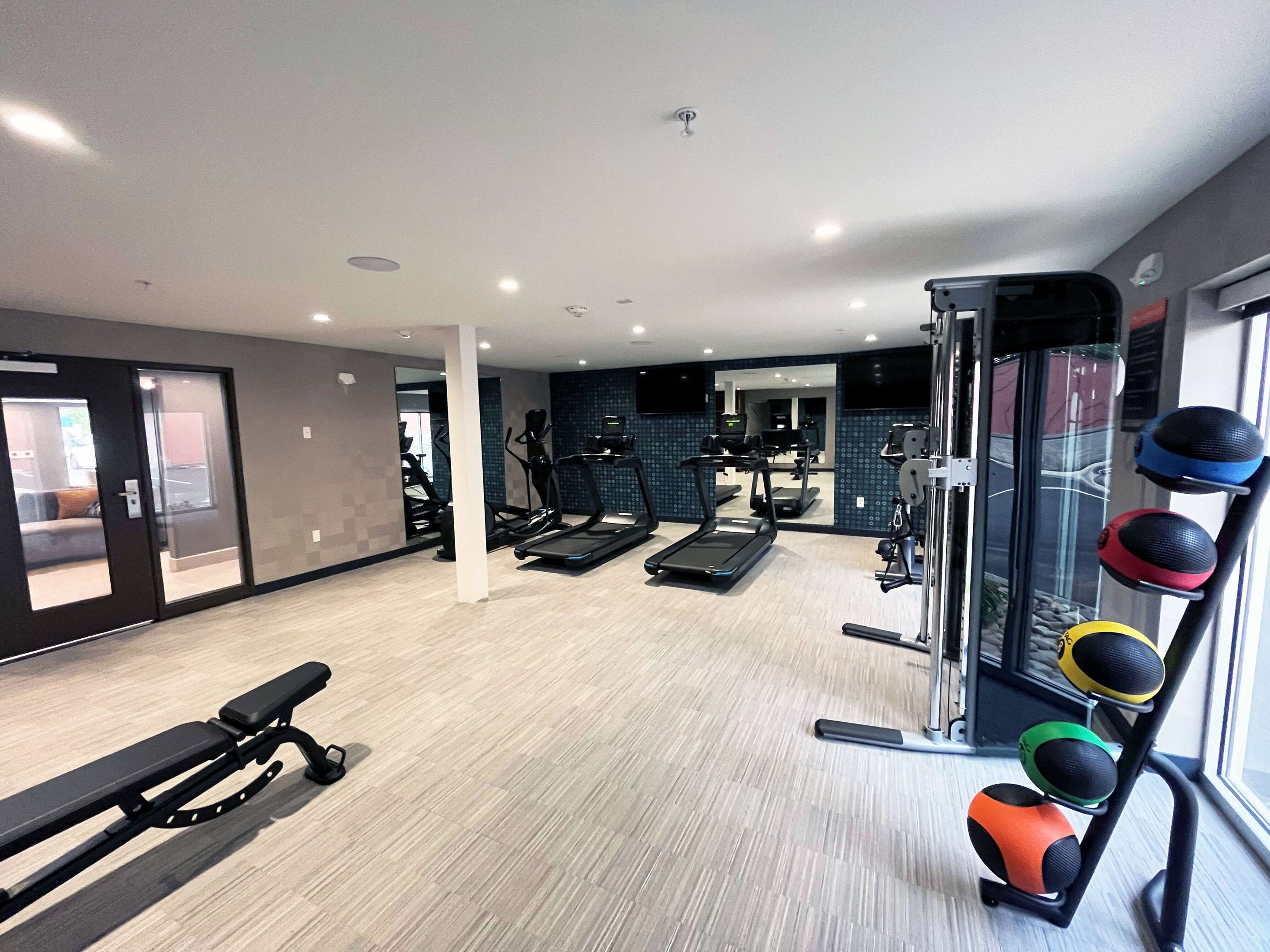 Health club fitness center gym | La Quinta Inn by Wyndham Columbia NE/Fort Jackson