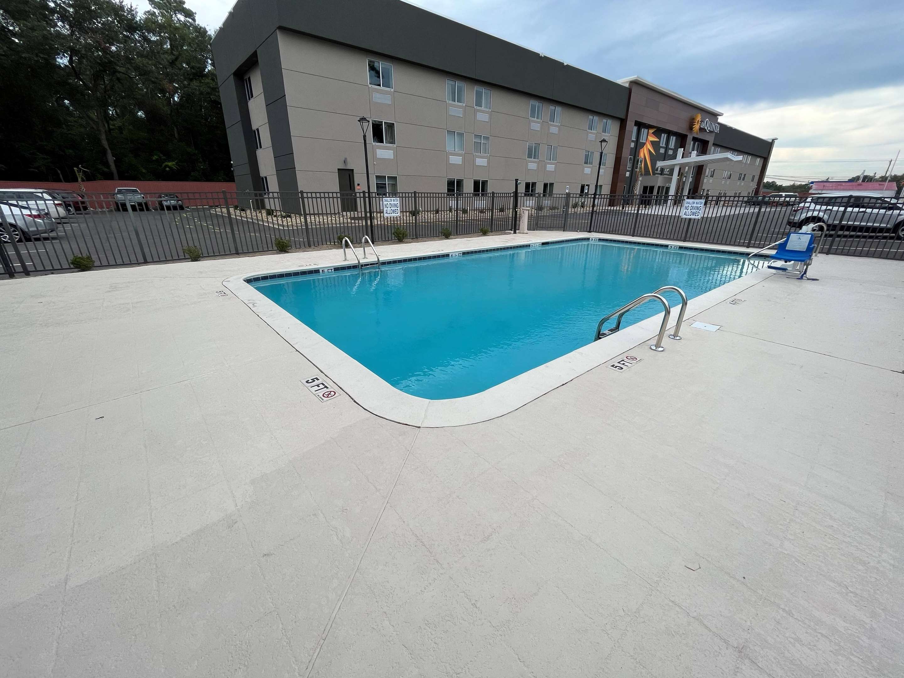 Pool | La Quinta Inn by Wyndham Columbia NE/Fort Jackson