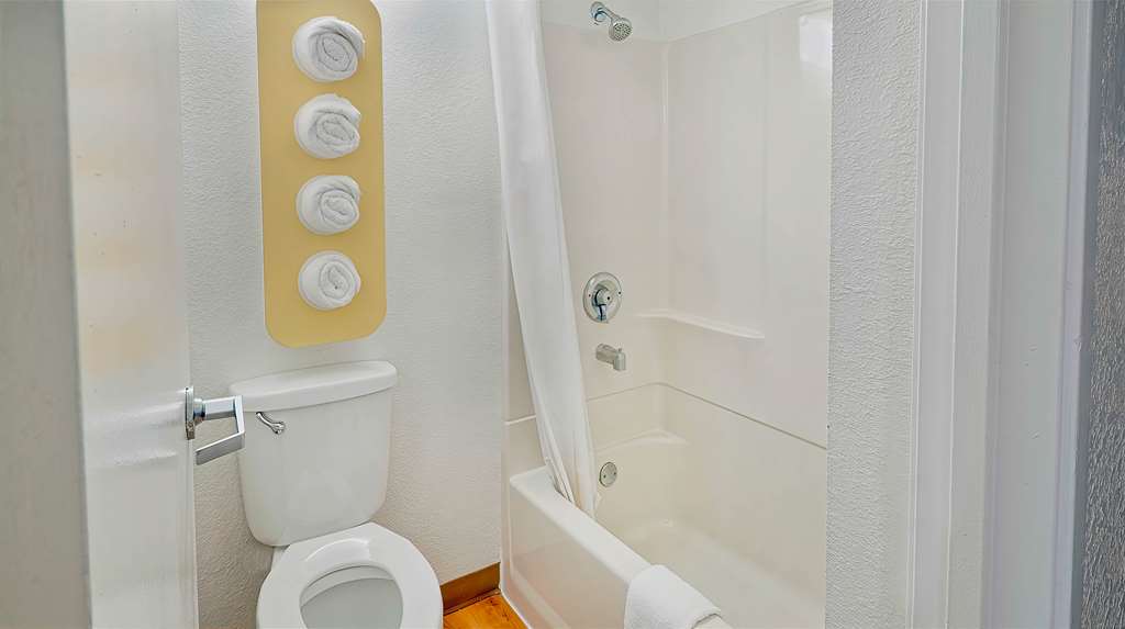 STUDIO 6 SUITES LOS ANGELES, CA-guestroom-Guest Room,Bathroom,On-Site.jpg