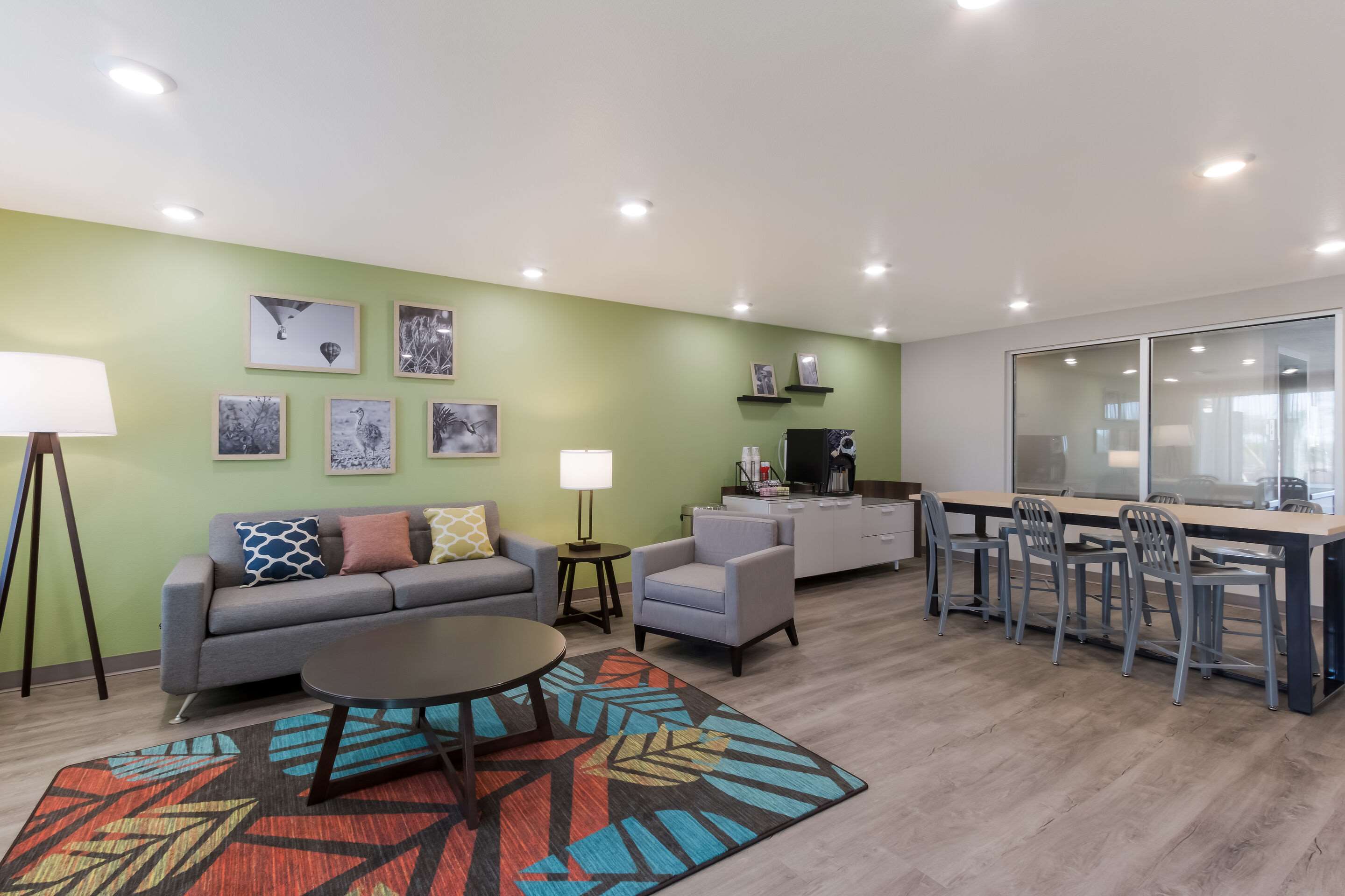 Lobby with sitting area | Woodspring Suites Chandler Airport