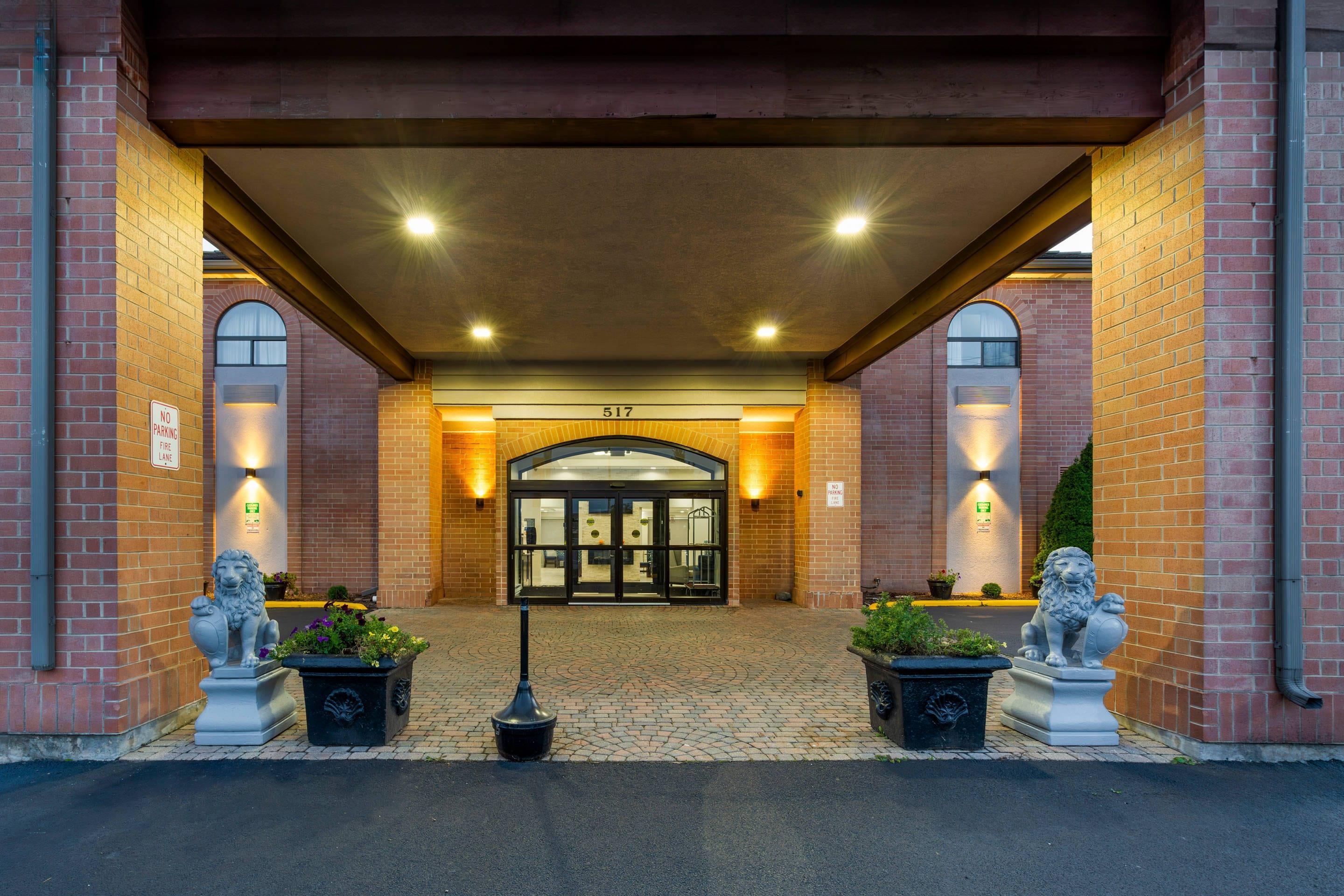Twilight | Comfort Inn & Suites Mundelein-Vernon Hills