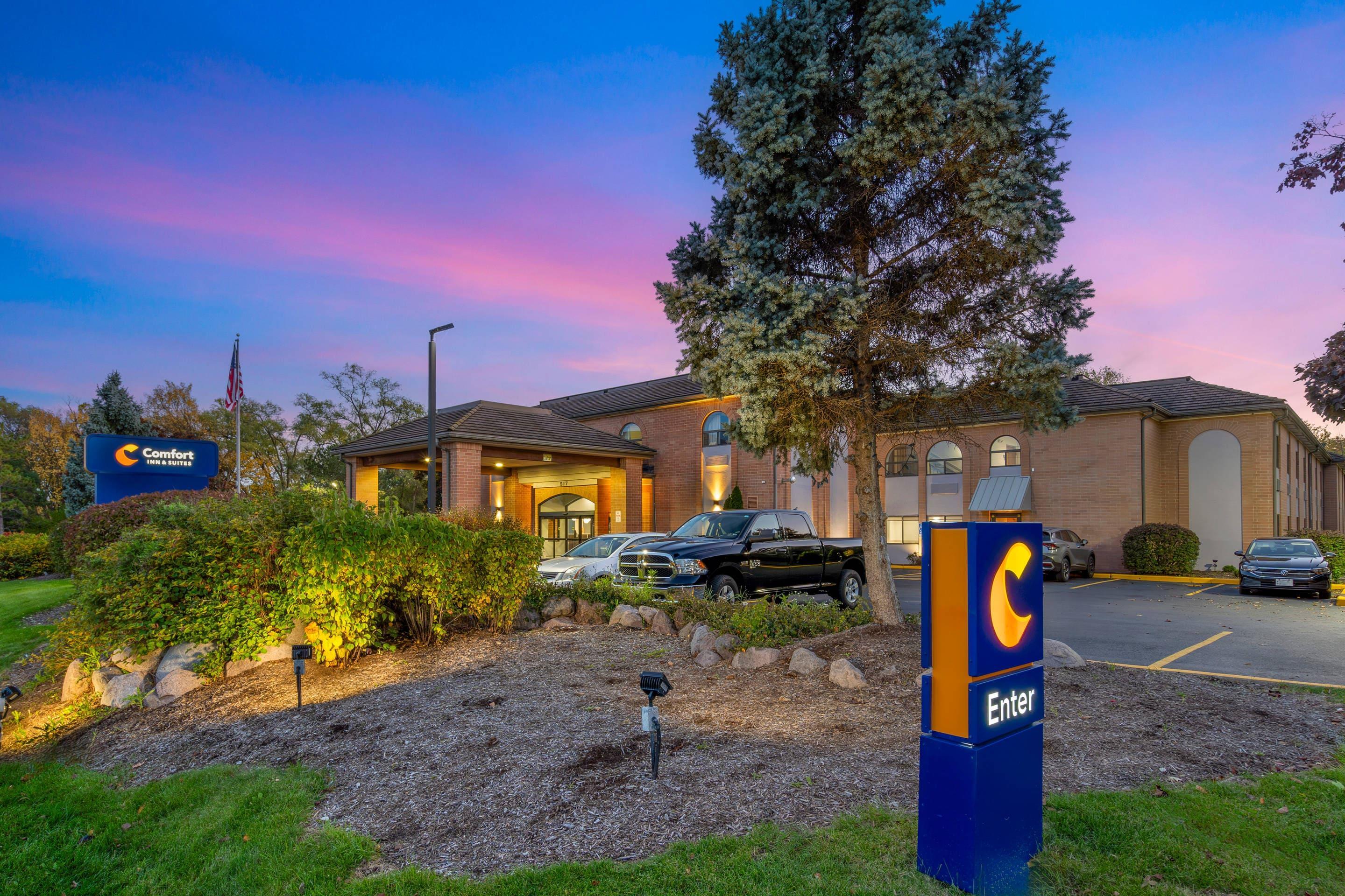 Hotel exterior | Comfort Inn & Suites Mundelein-Vernon Hills