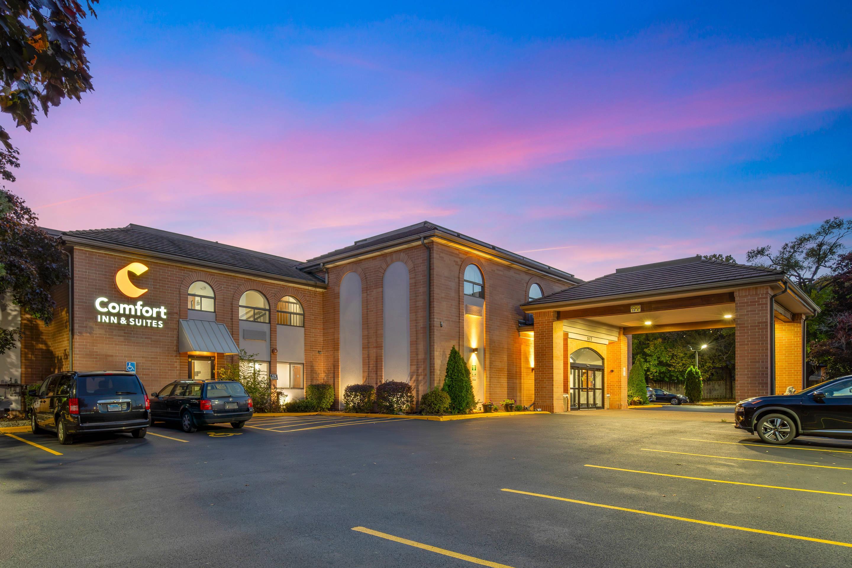 Twilight | Comfort Inn & Suites Mundelein-Vernon Hills