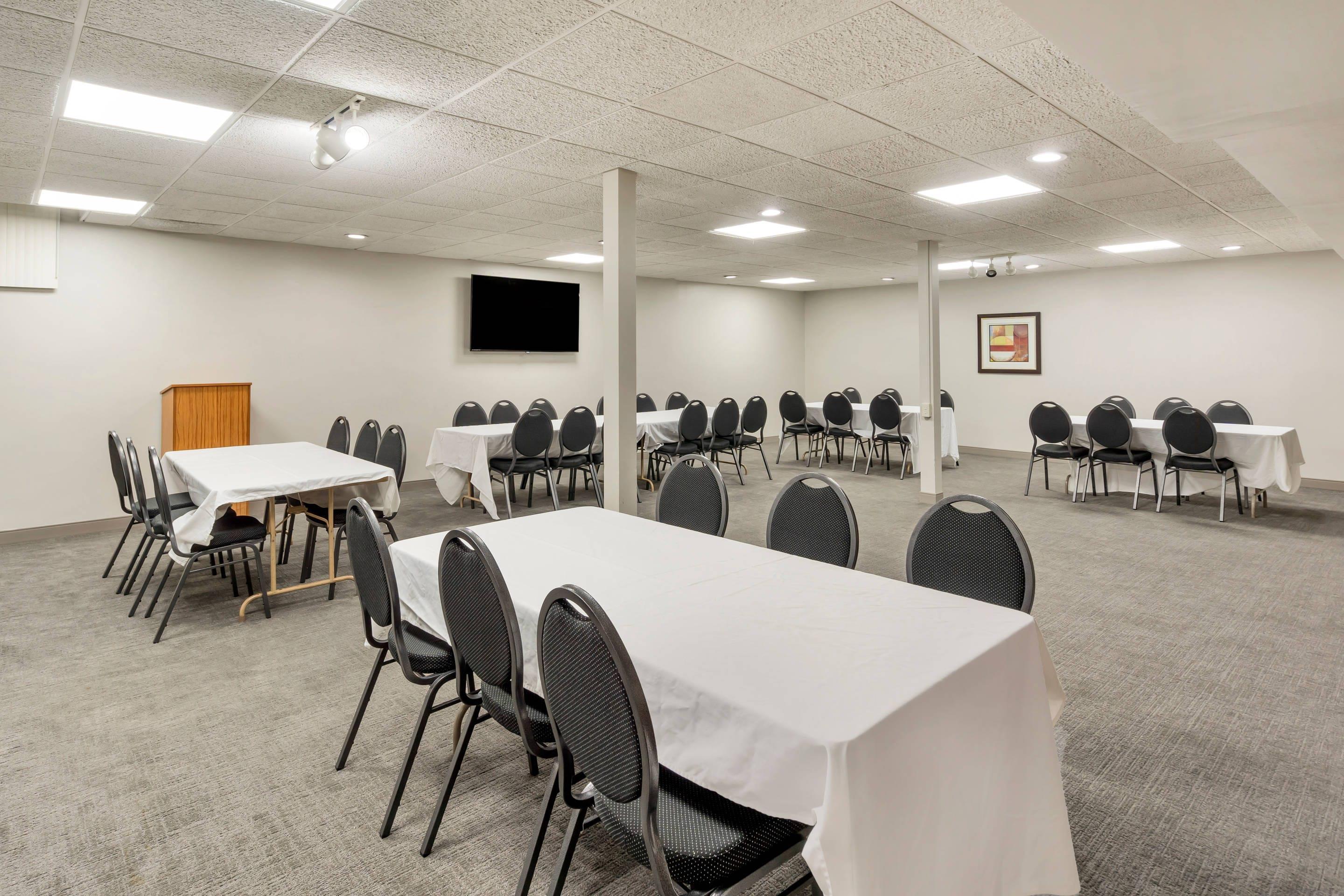 Meeting room | Comfort Inn & Suites Mundelein-Vernon Hills