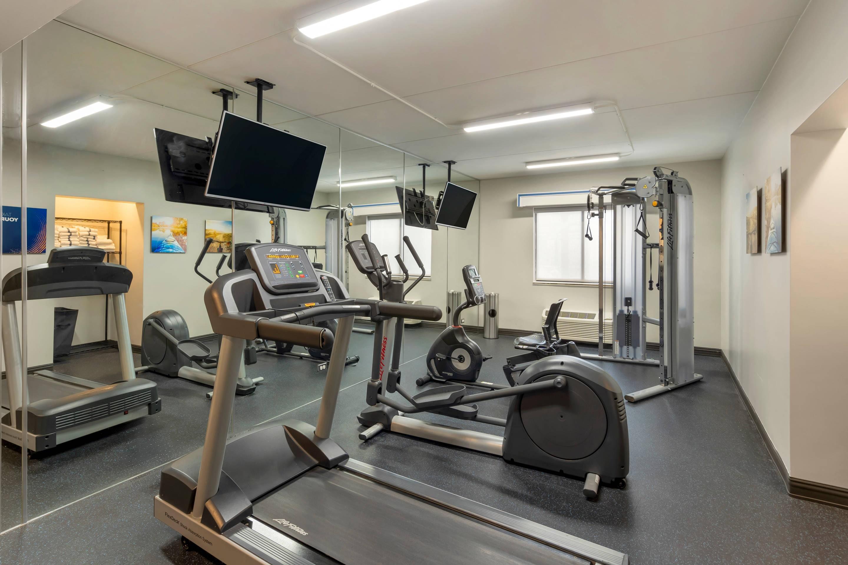 Exercise room | Comfort Inn & Suites Mundelein-Vernon Hills