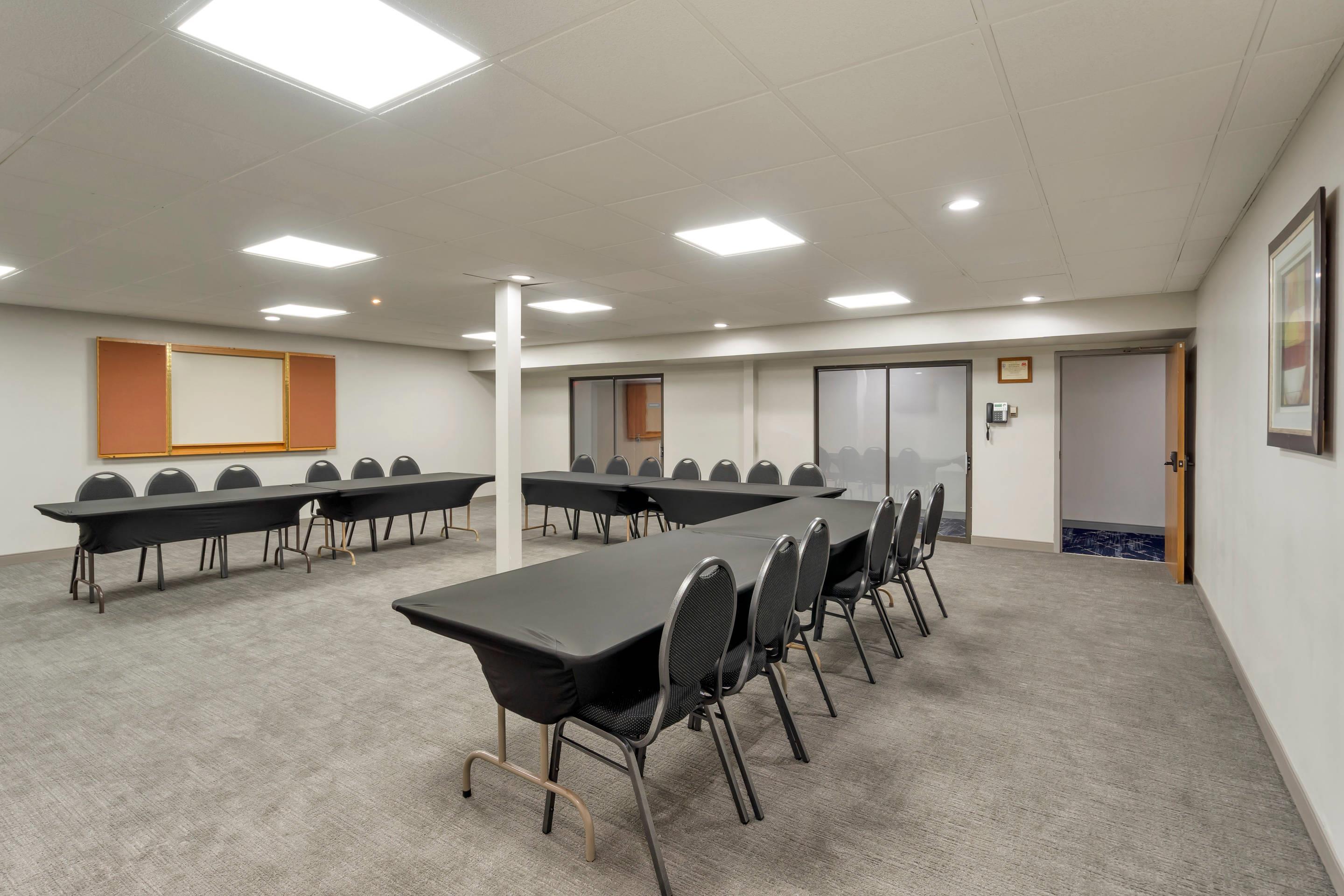 Conference Room | Comfort Inn & Suites Mundelein-Vernon Hills
