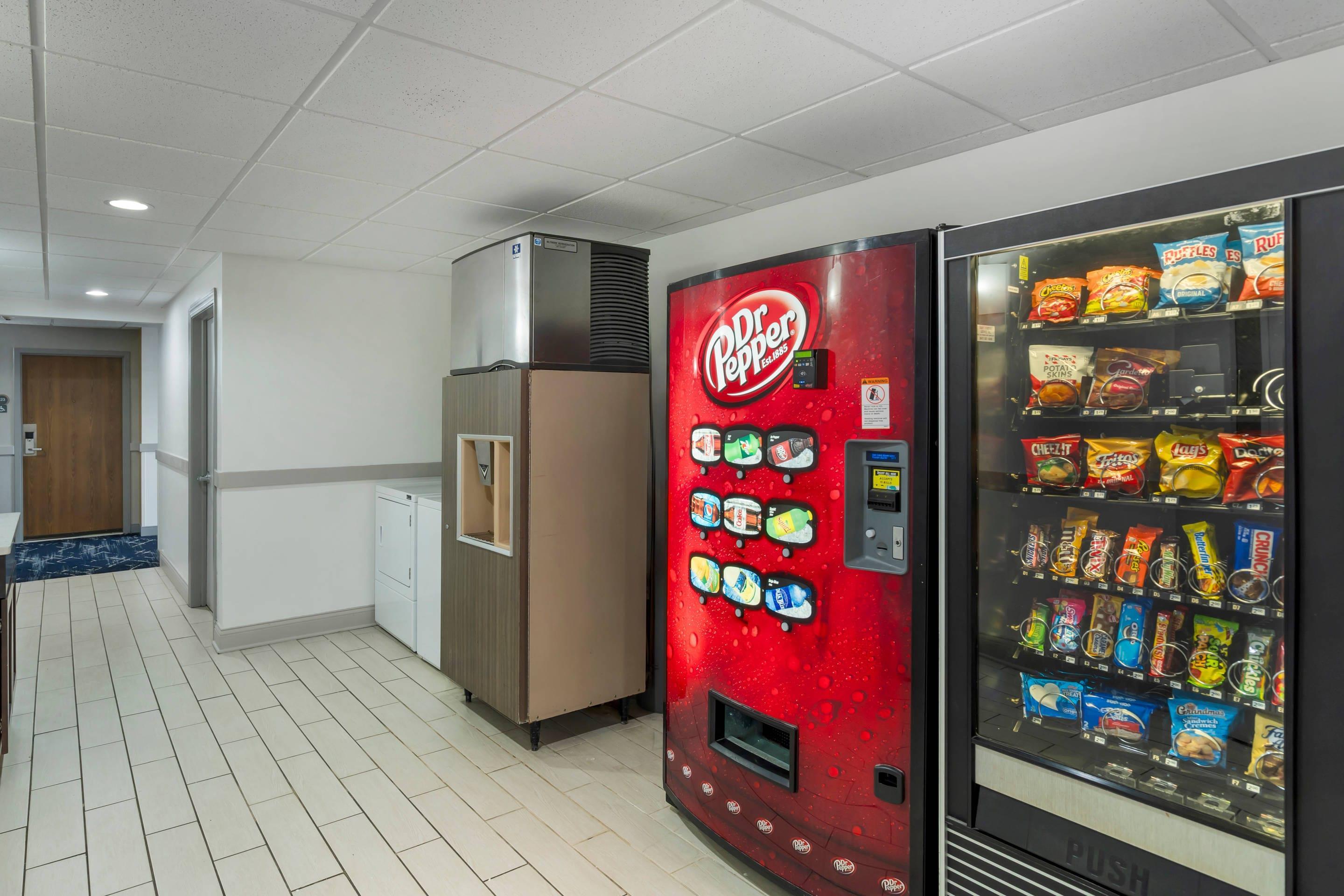 Hotel vending area | Comfort Inn & Suites Mundelein-Vernon Hills