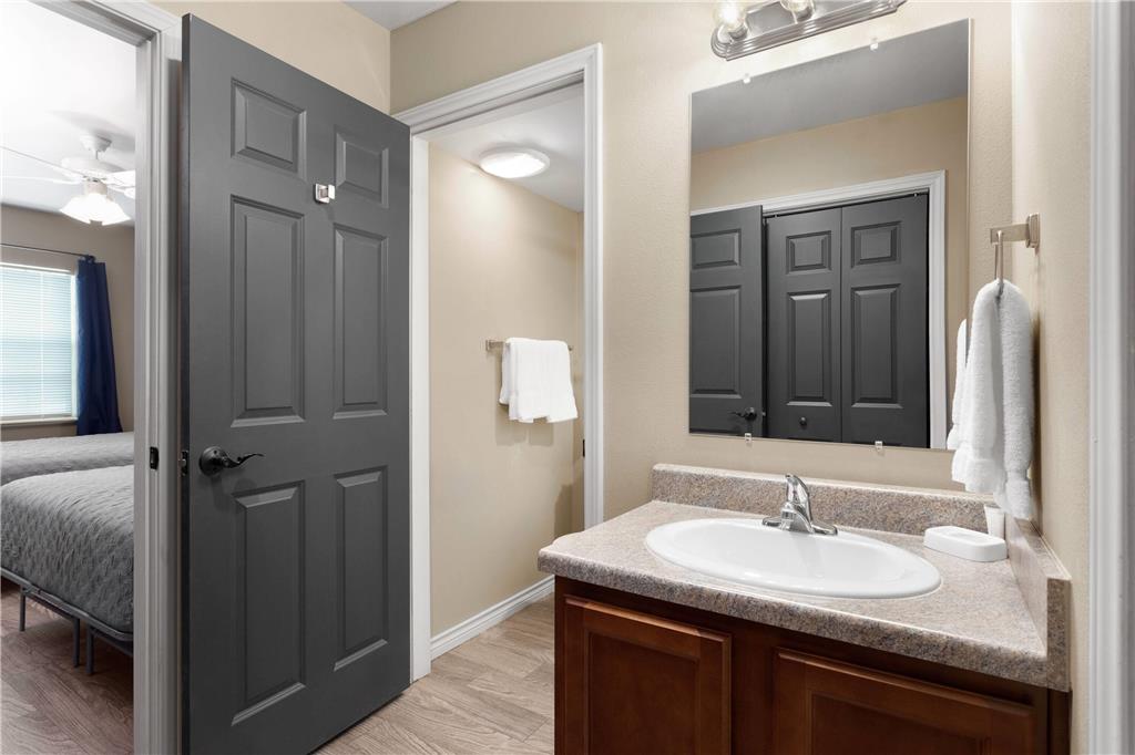 EAGLES DEN SUITES ANDREWS A TRAVELO-guestroom-Bathroom,Suite,On-Site.jpg