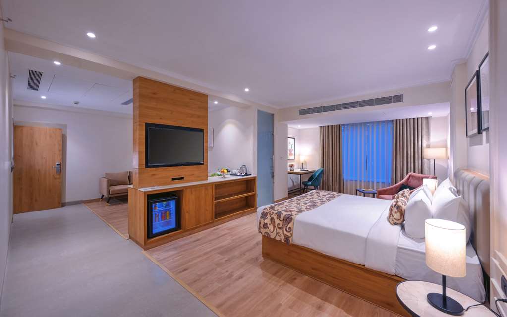 ROYALE SAROVAR PORTICO AGRA-guestroom-Guest Room,Suite,On-Site.jpg