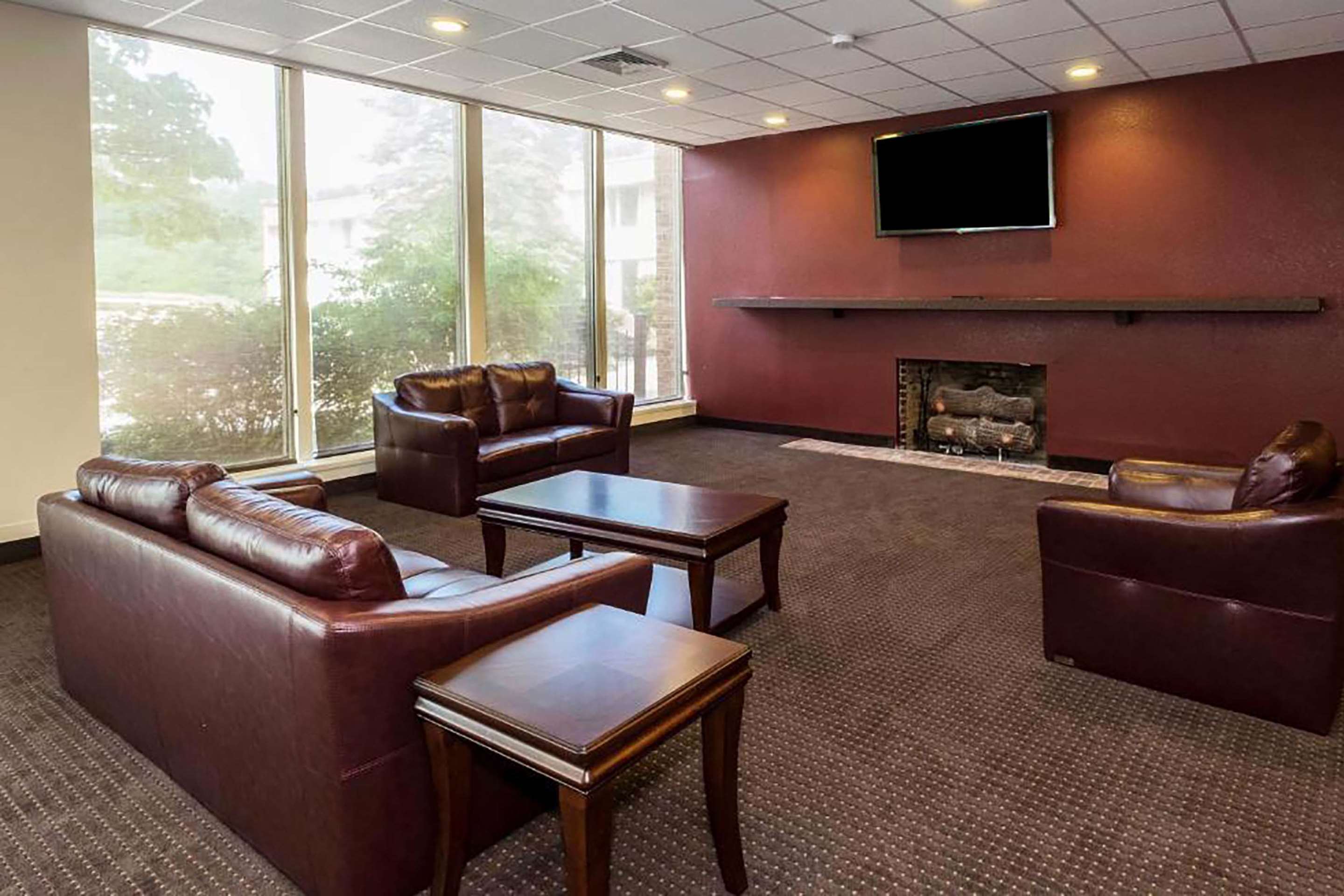Lobby | Days Inn by Wyndham Williamsport