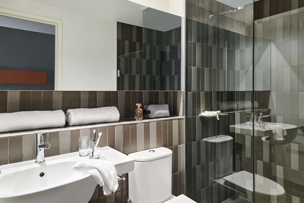 DANDENONG CENTRAL APARTMENT HOTEL-guestroom-Guest Room,Bathroom,On-Site.jpg