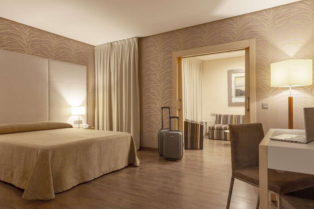 MACIA DONANA-guestroom-Guest Room,Suite,On-Site.jpg