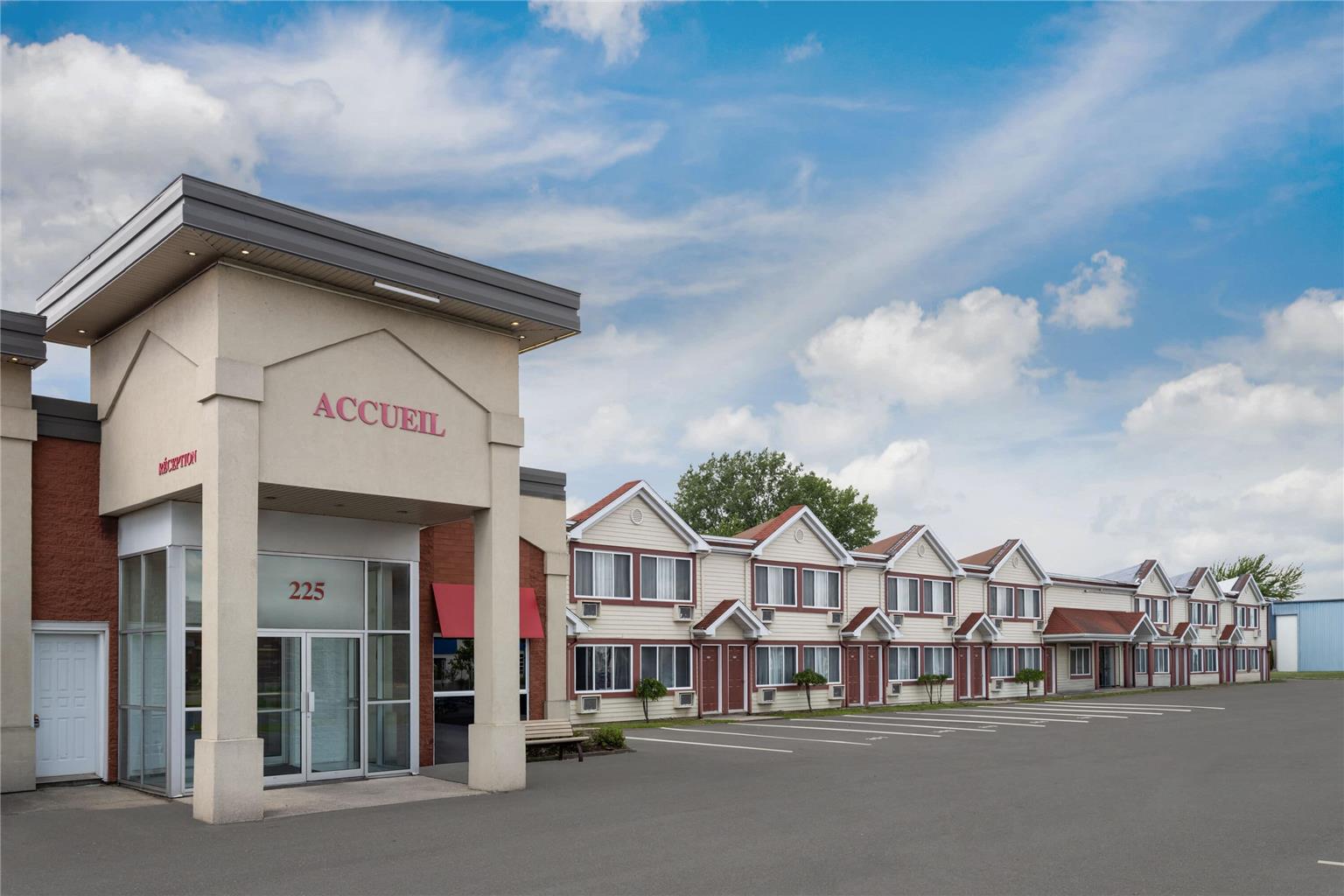 Travelodge by Wyndham Drummondville