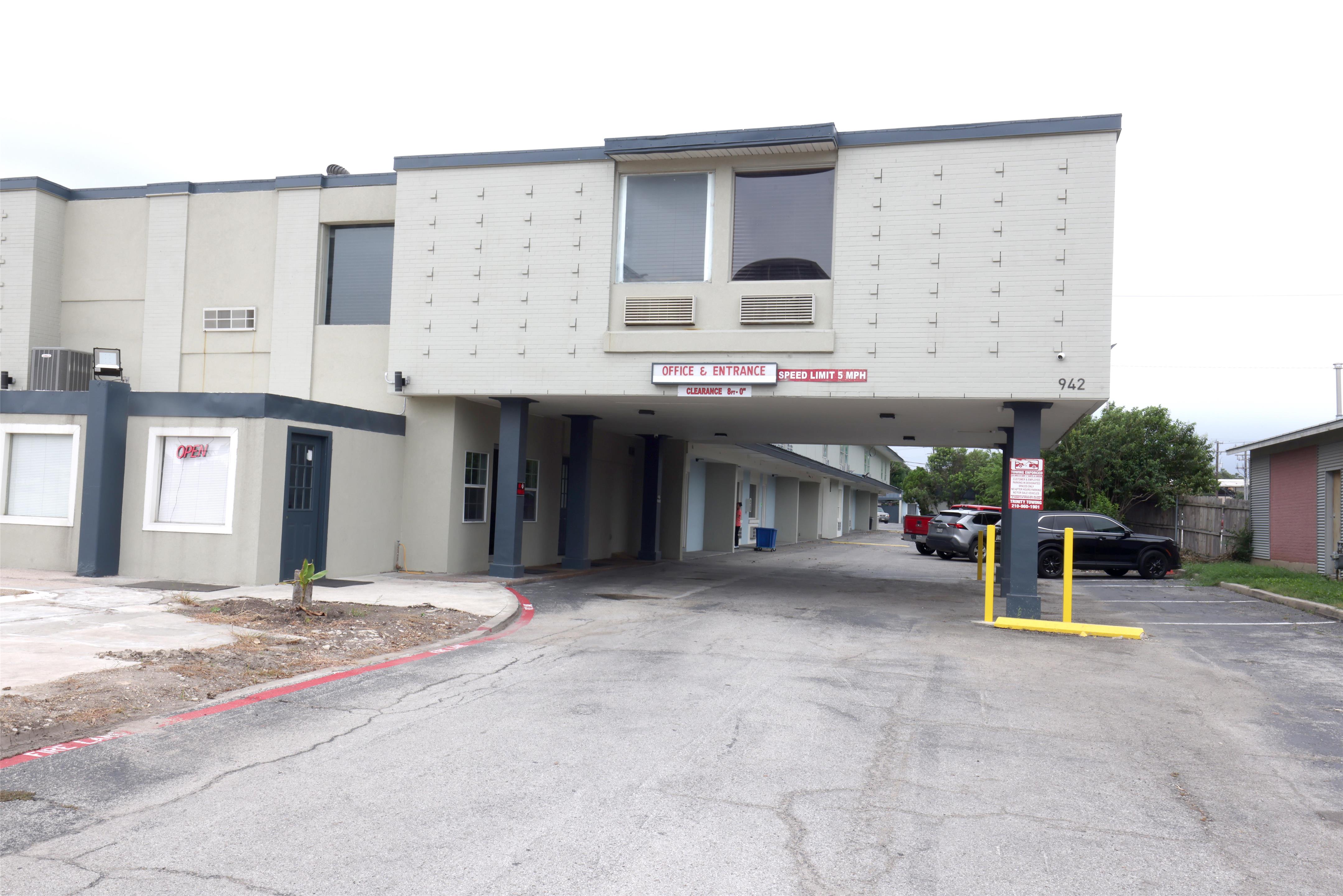 Exterior Building | Americas Best Value Inn San Antonio Airport South