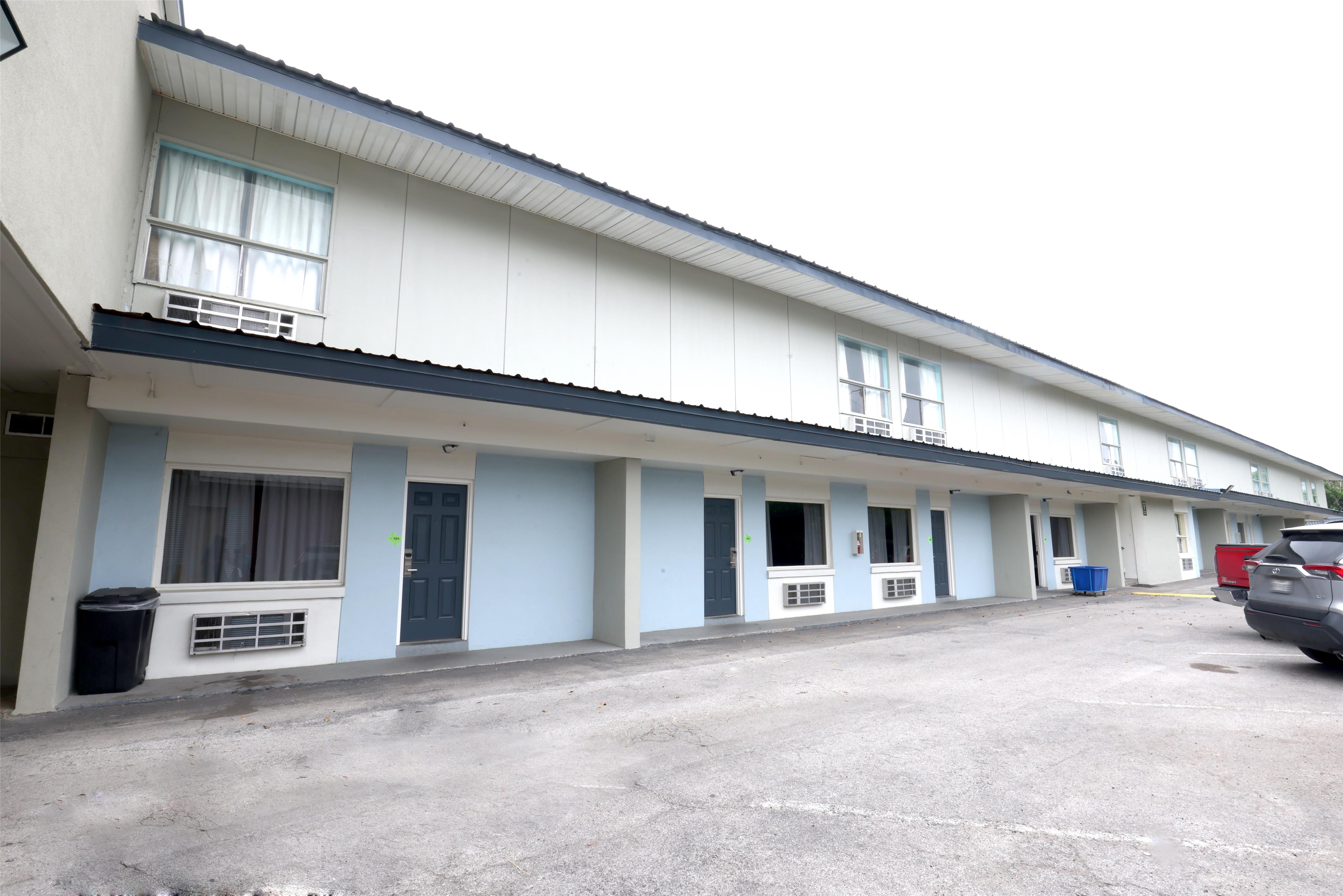 Exterior Building | Americas Best Value Inn San Antonio Airport South
