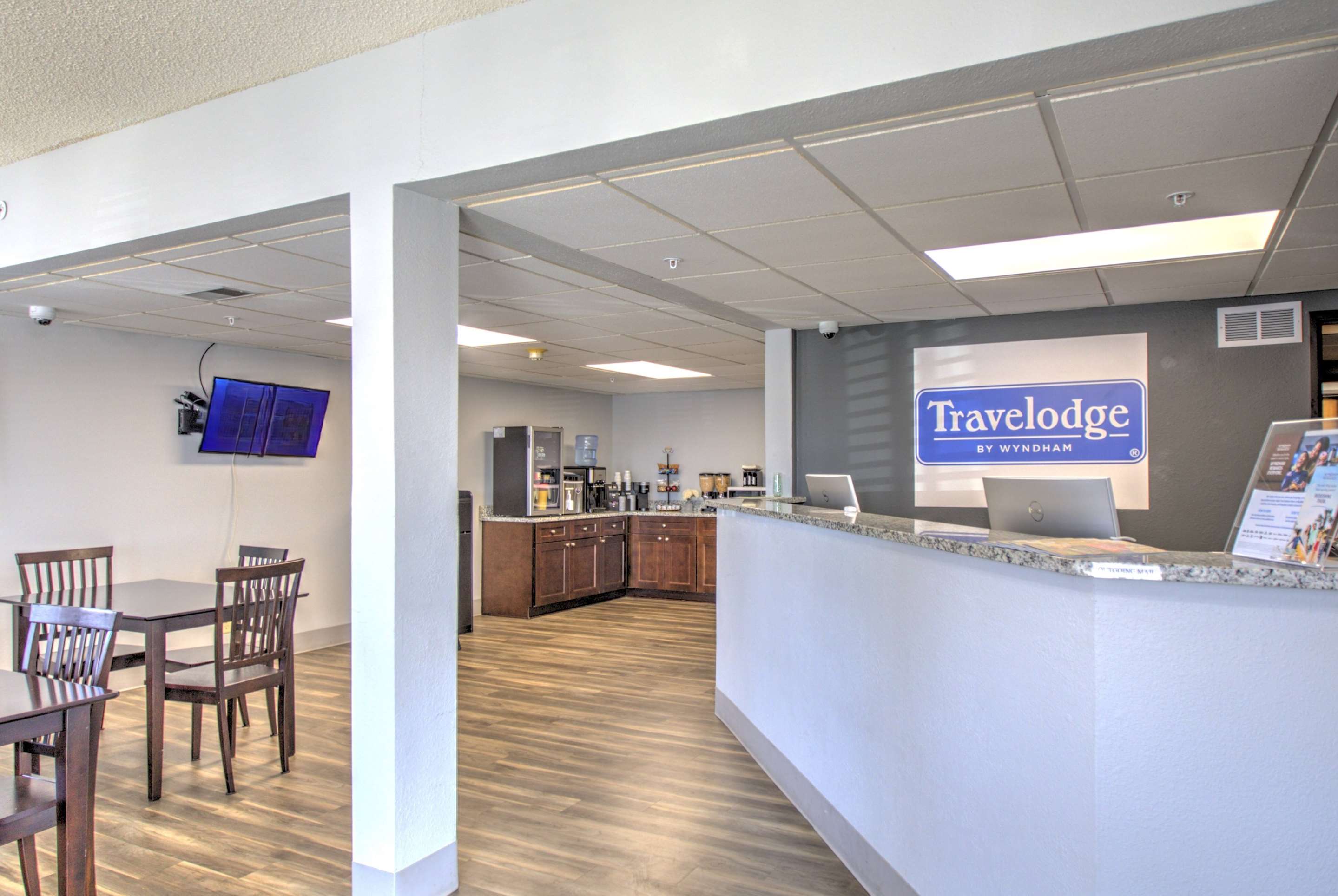 Lobby | Travelodge by Wyndham Lincoln South