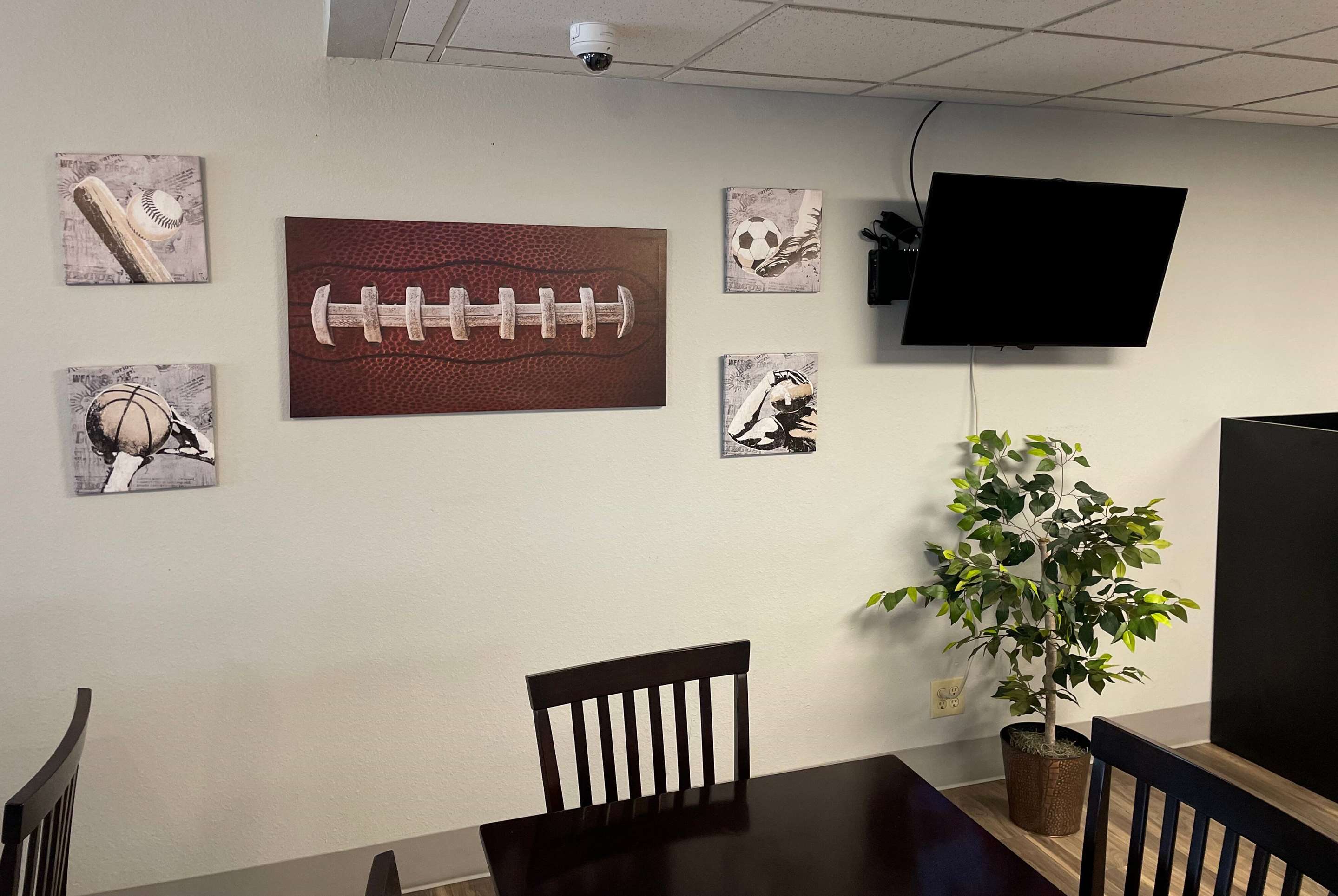 Lobby | Travelodge by Wyndham Lincoln South