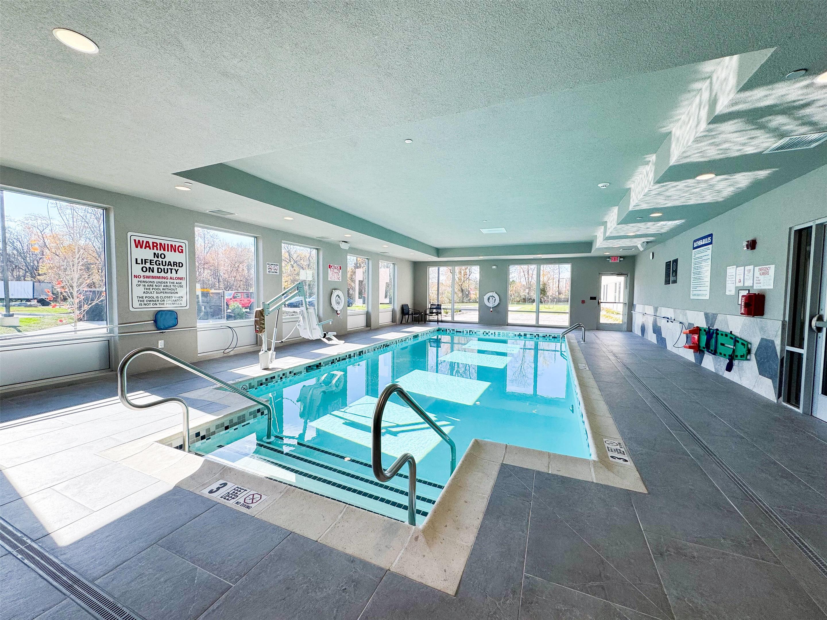 Pool - indoor | La Quinta Inn & Suites By Wyndham Mount Laurel / Moorestown