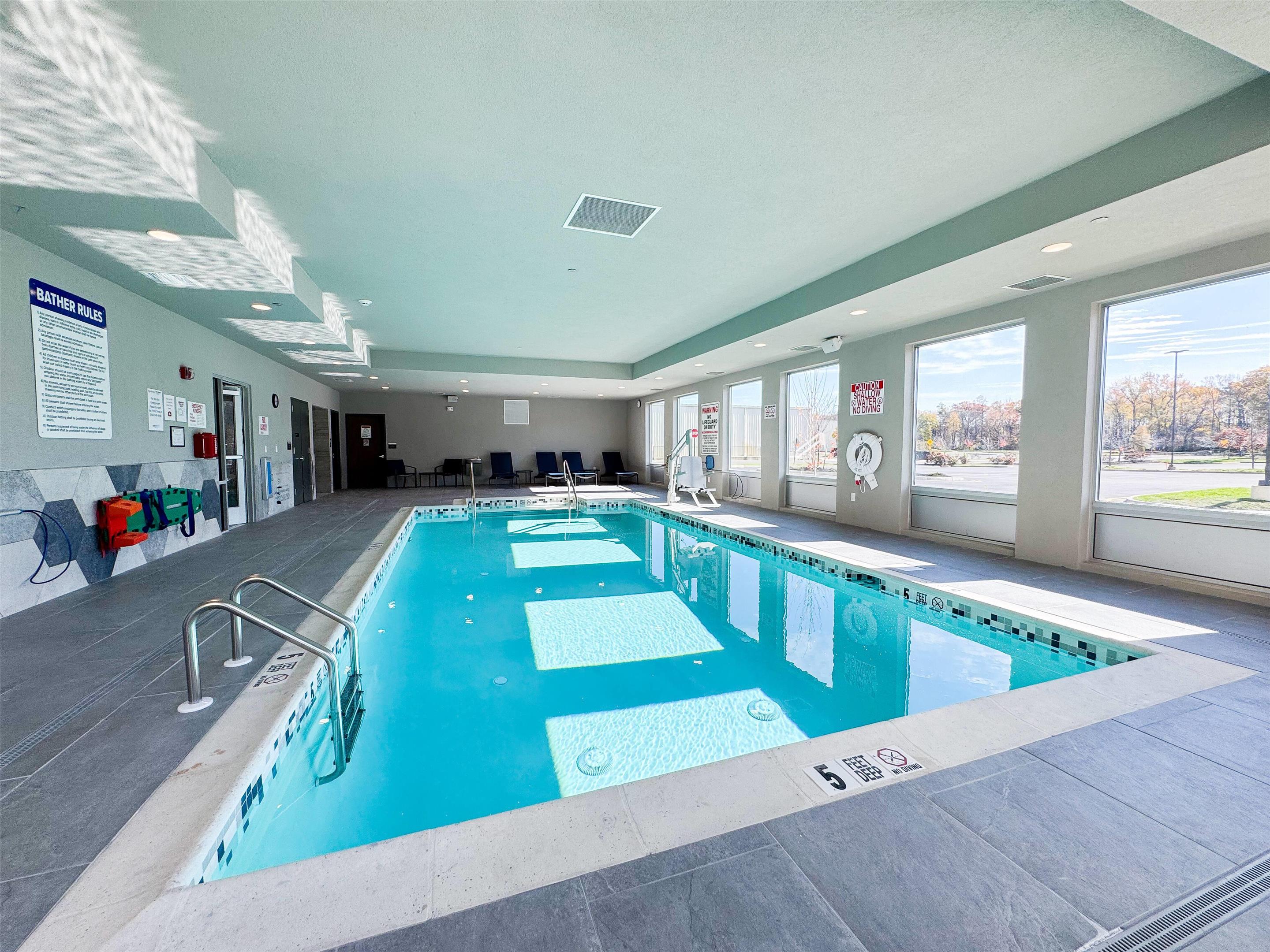 Pool - indoor | La Quinta Inn & Suites By Wyndham Mount Laurel / Moorestown