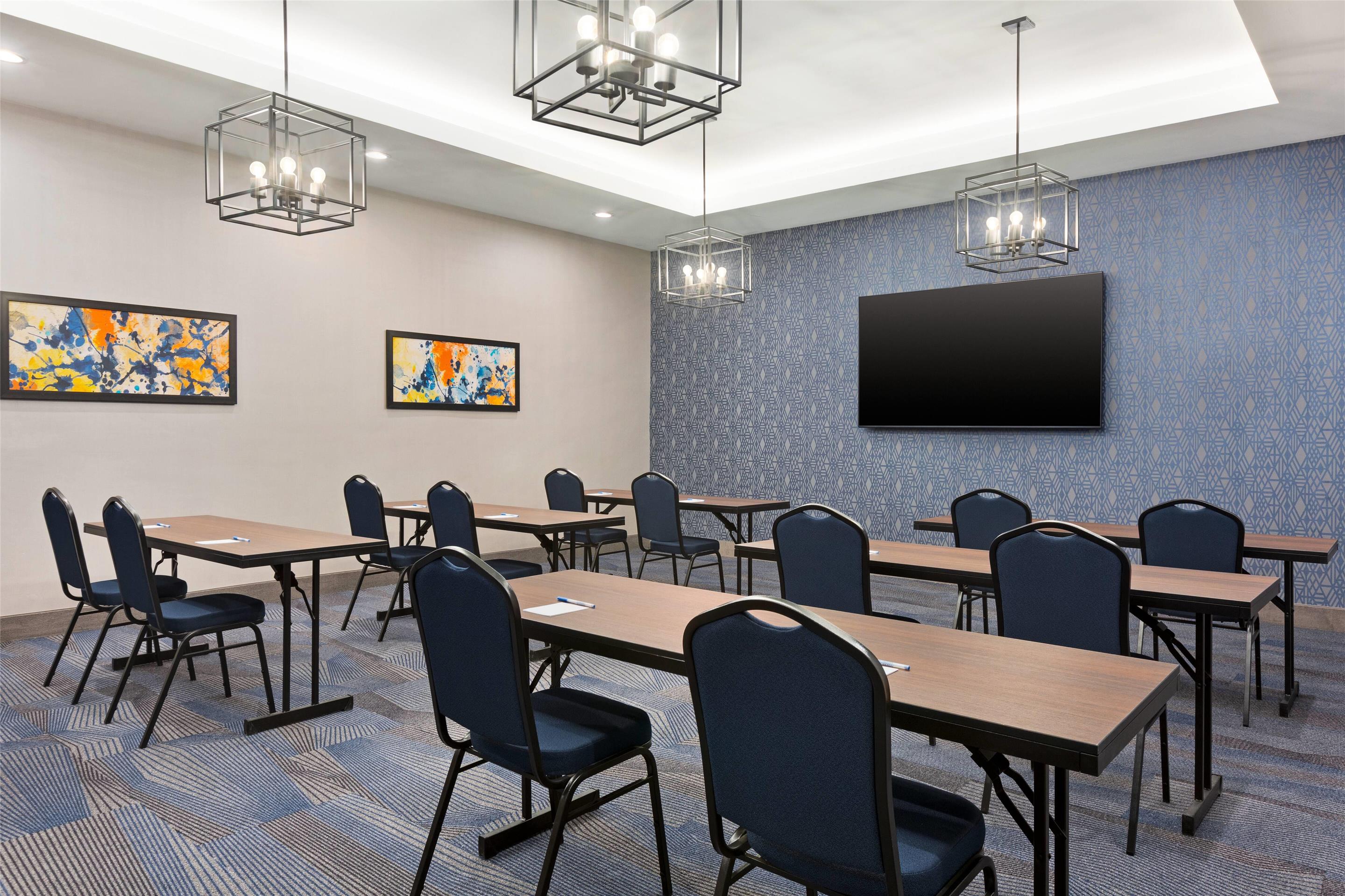 Meeting Room | La Quinta Inn & Suites By Wyndham Mount Laurel / Moorestown