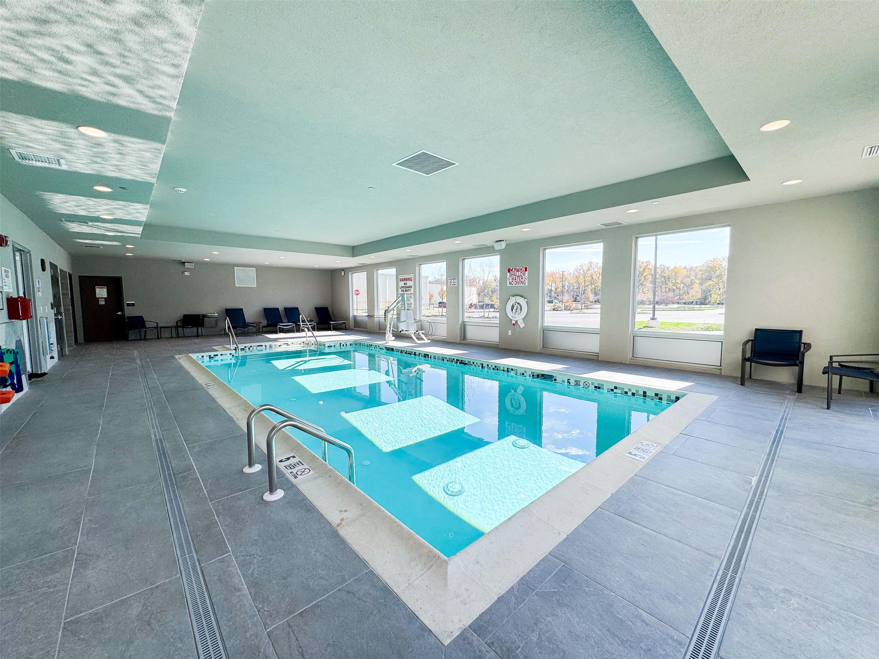 Pool - indoor | La Quinta Inn & Suites By Wyndham Mount Laurel / Moorestown