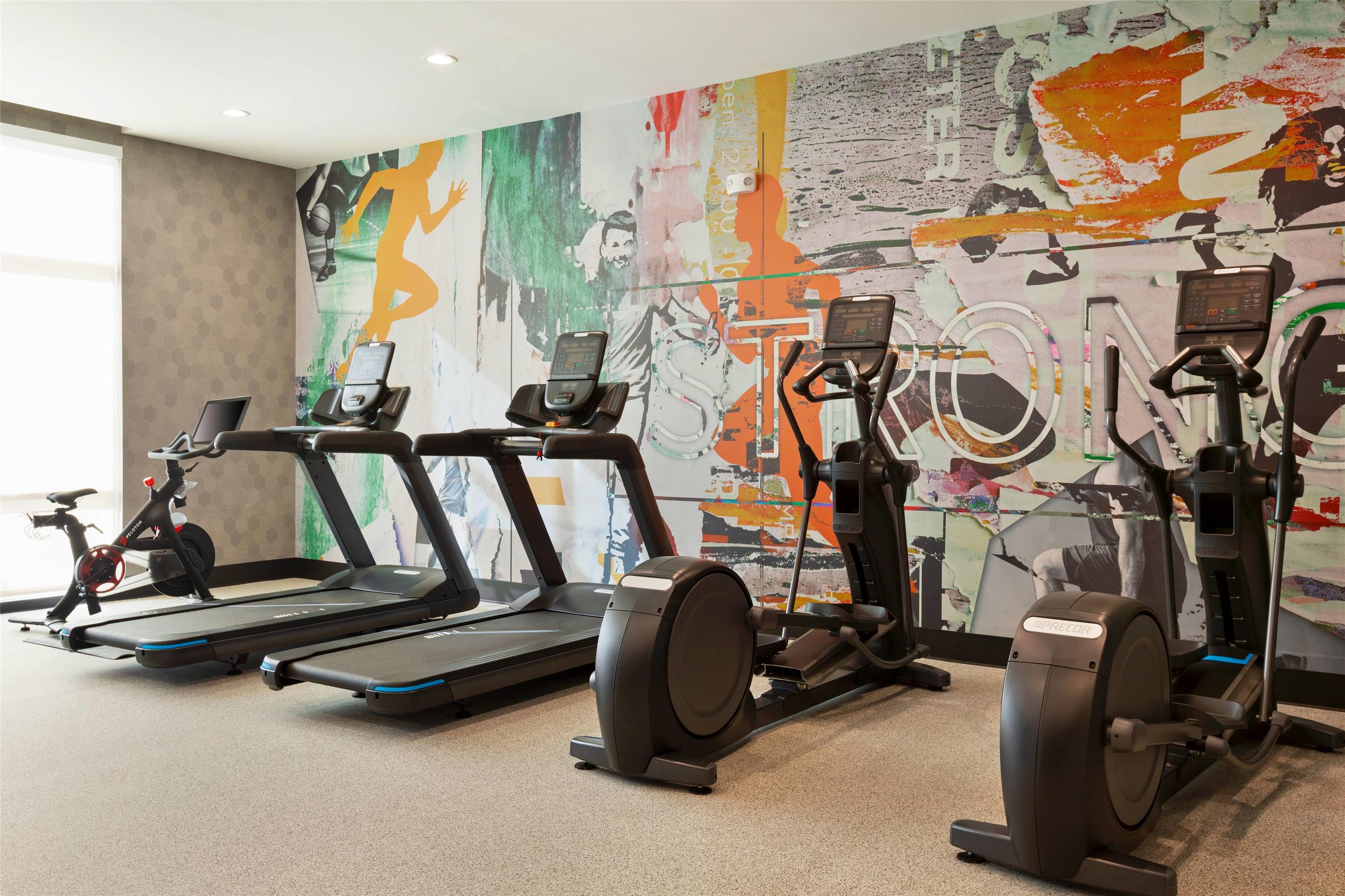 Health club fitness center gym | La Quinta Inn & Suites By Wyndham Mount Laurel / Moorestown