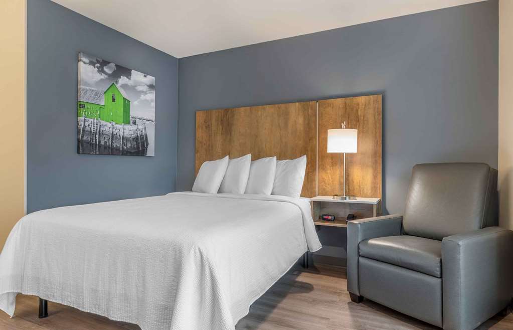 EXTENDED STAY AMERICA PREMIER-guestroom-Guest Room,On-Site.jpg
