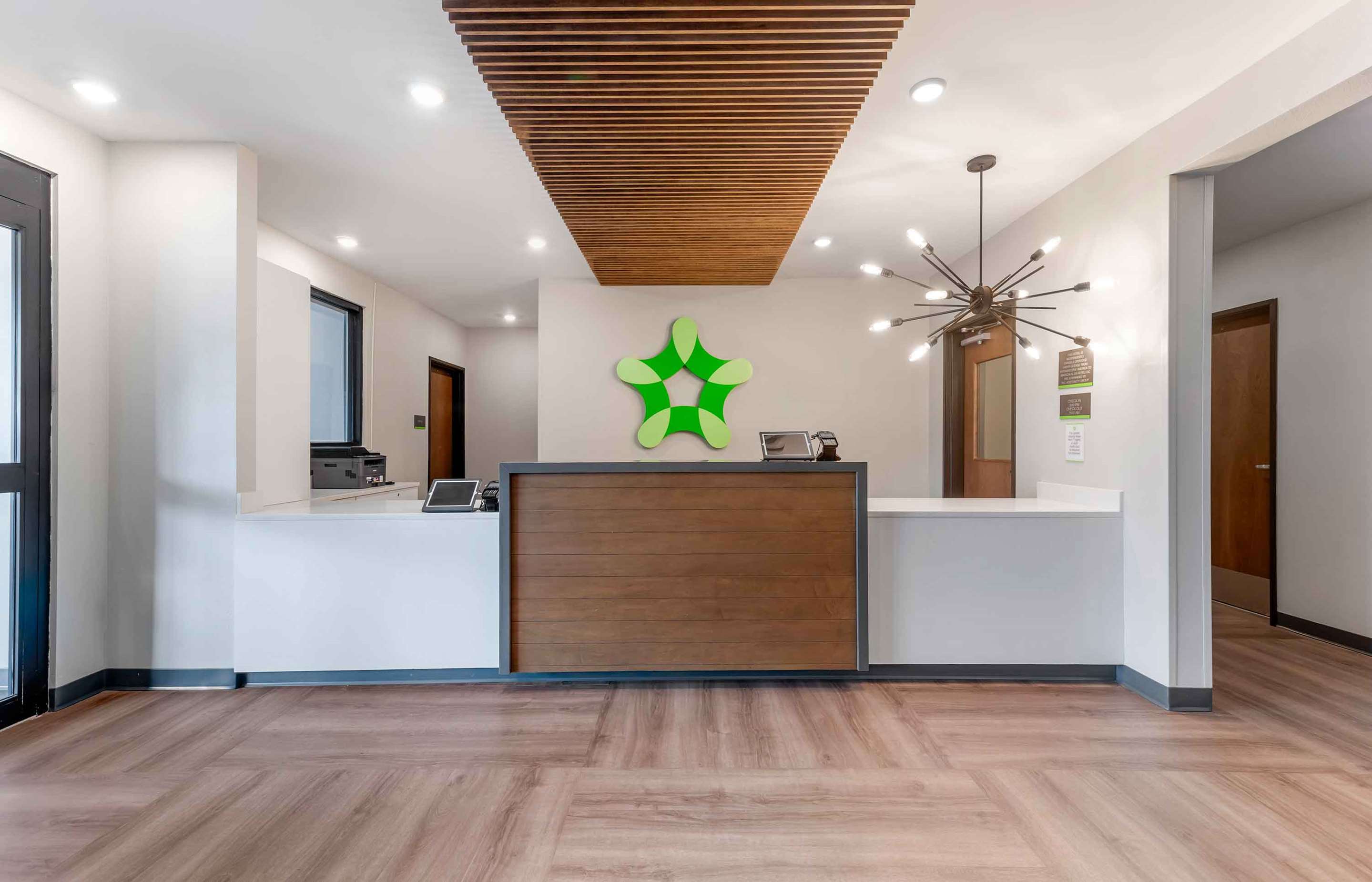 Lobby and Guest Check-in | Extended Stay America Suites - Huntsville - Madison