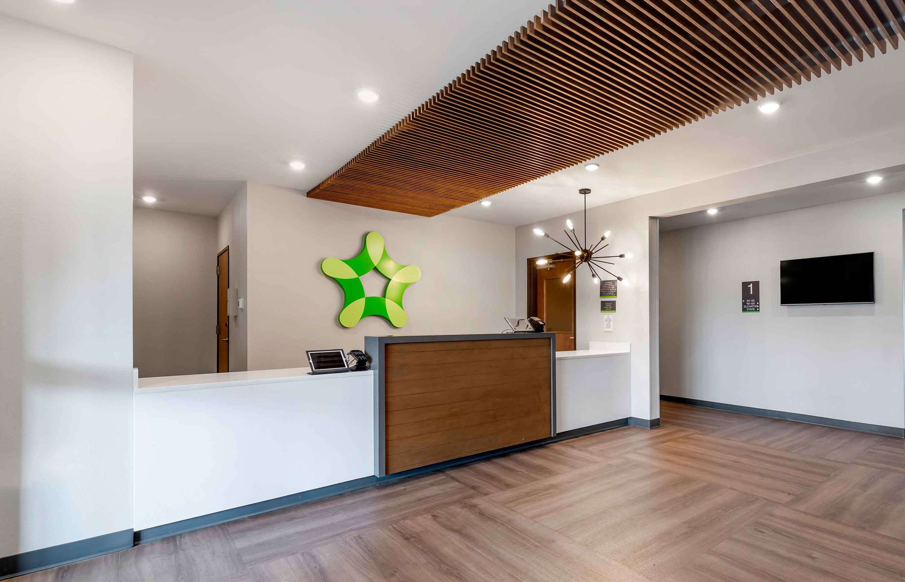 Lobby and Guest Check-in | Extended Stay America Suites - Huntsville - Madison