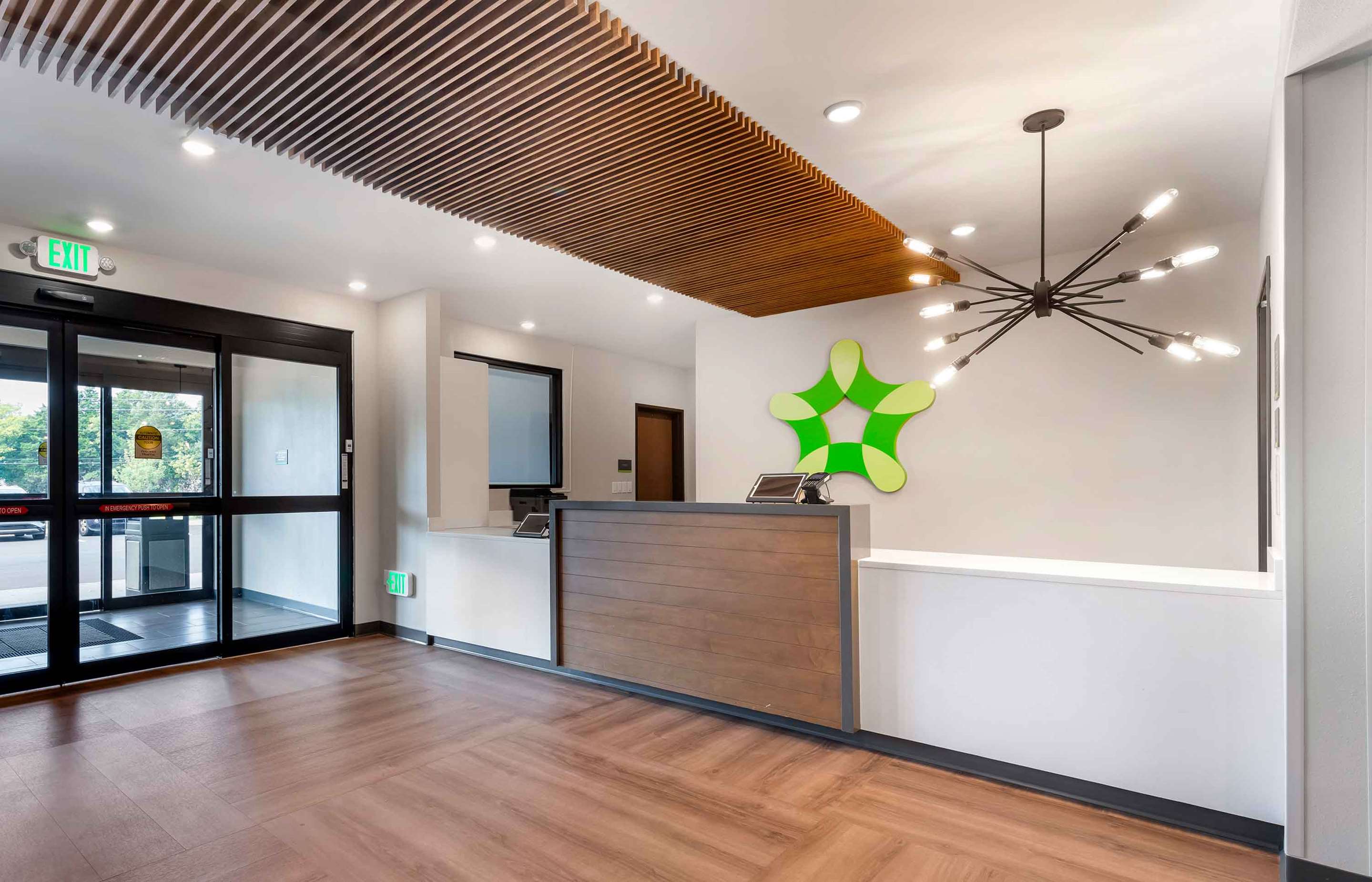 Lobby and Guest Check-in | Extended Stay America Suites - Huntsville - Madison