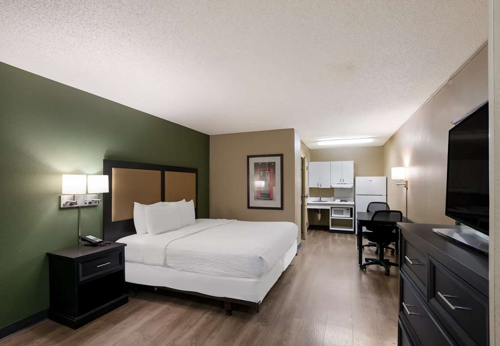 MAINSTAY SUITES KNOXVILLE - CEDAR B-guestroom-Guest Room,On-Site.jpg
