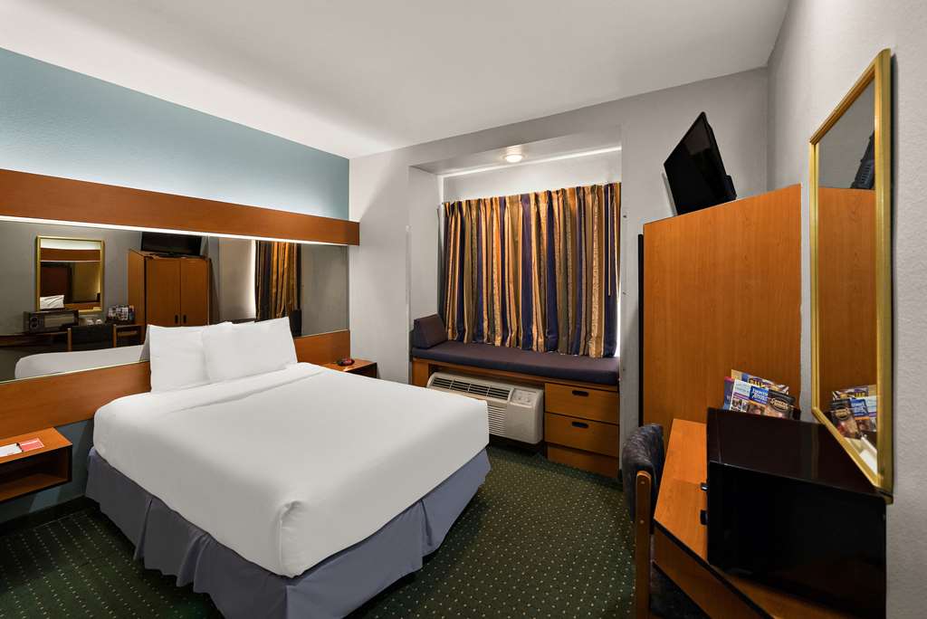 ECONO LODGE INN AND SUITES MESQUITE-guestroom-Guest Room,On-Site.jpg