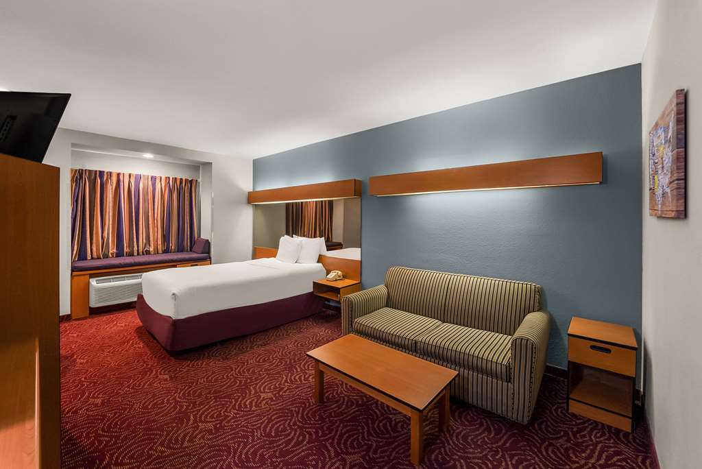 ECONO LODGE INN AND SUITES MESQUITE-guestroom-Guest Room,Suite,On-Site.jpg