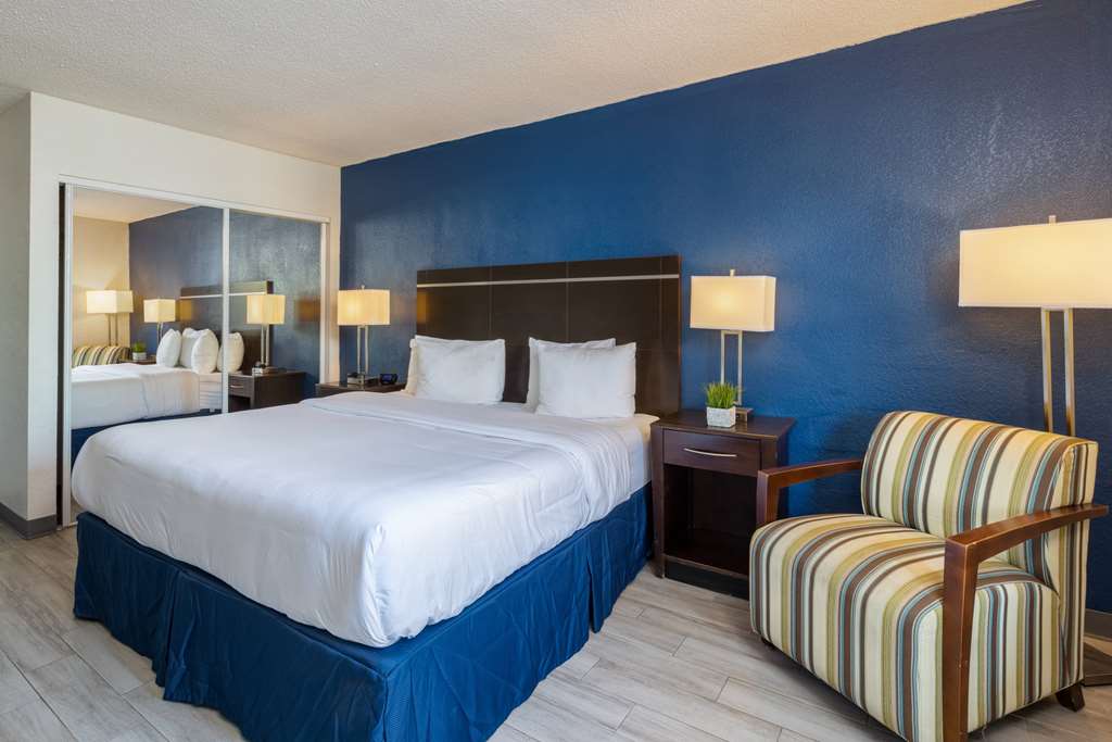 RED ROOF ALTAMONTE SPRINGS-guestroom-Guest Room,On-Site.jpg