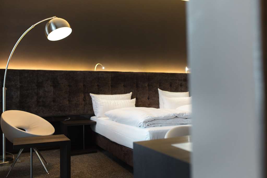 SAKS Urban Design Hotel-guestroom-Guest Room,On-Site.jpg