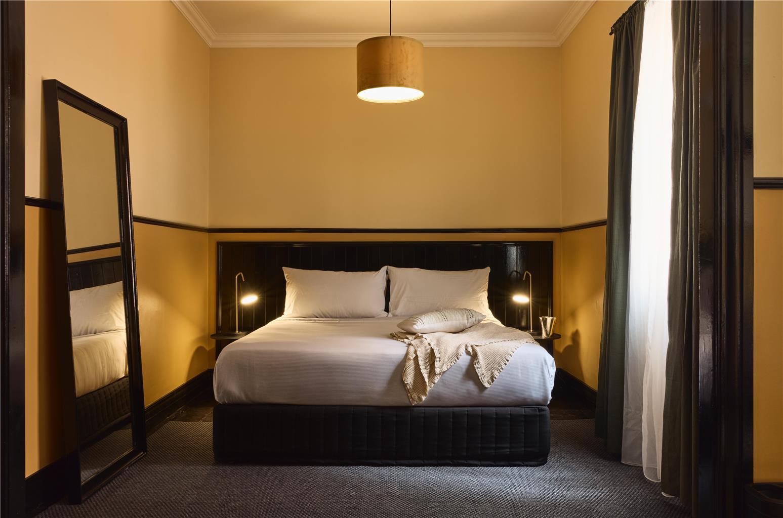 HOTEL DIPLOMAT SYDNEY-guestroom-Guest Room,On-Site.jpg