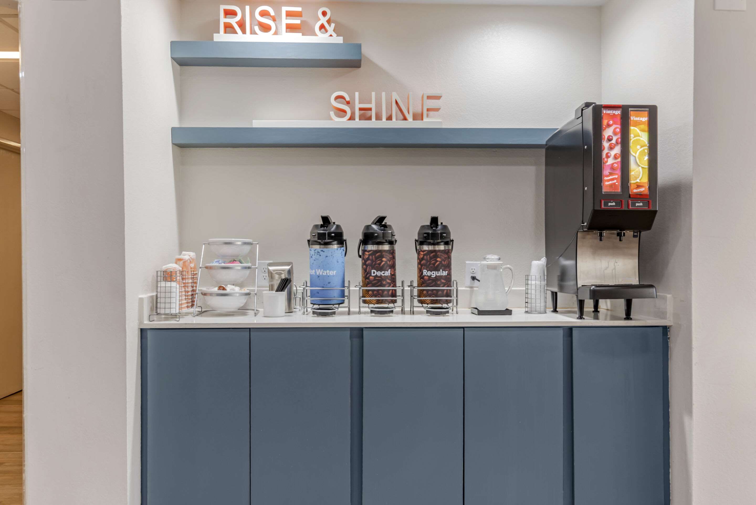 Breakfast area | Amerik Suites Laredo at Mall Del Norte