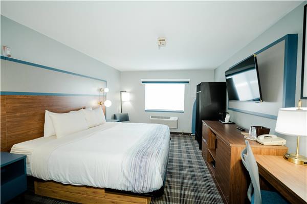 1 King Bed, Mobility Accessible Room, Roll-In Shower, Non-Smoking