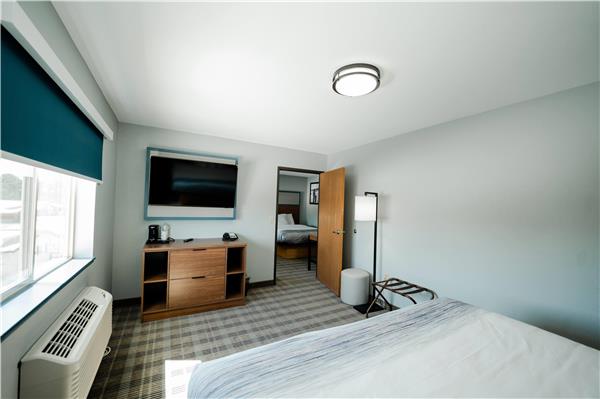 1 King Bed, 2 Queen Beds, Suite, Non-Smoking