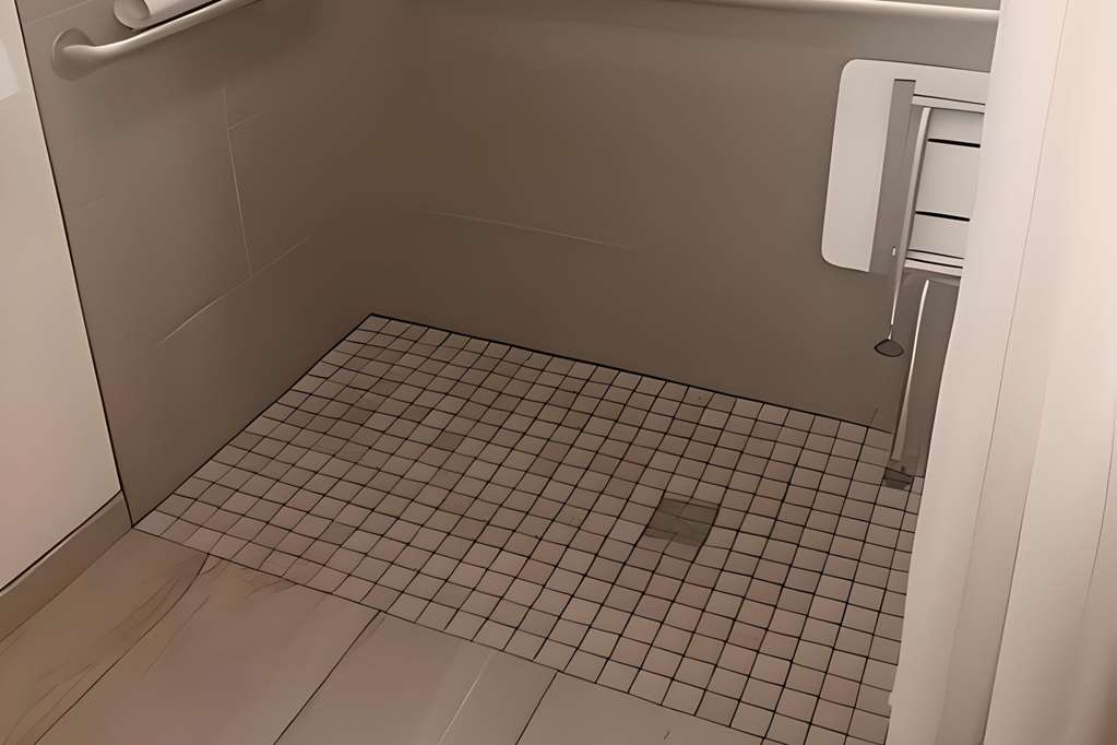 COMFORT INN ROHNERT PARK-guestroom-Guest Room,Bathroom,On-Site.jpg