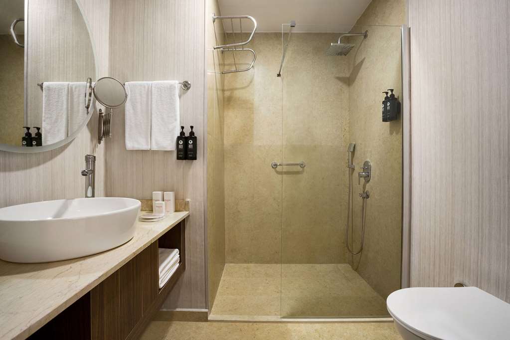 RAMADA BY WYNDHAM CESME-guestroom-Guest Room,Bathroom,On-Site.jpg