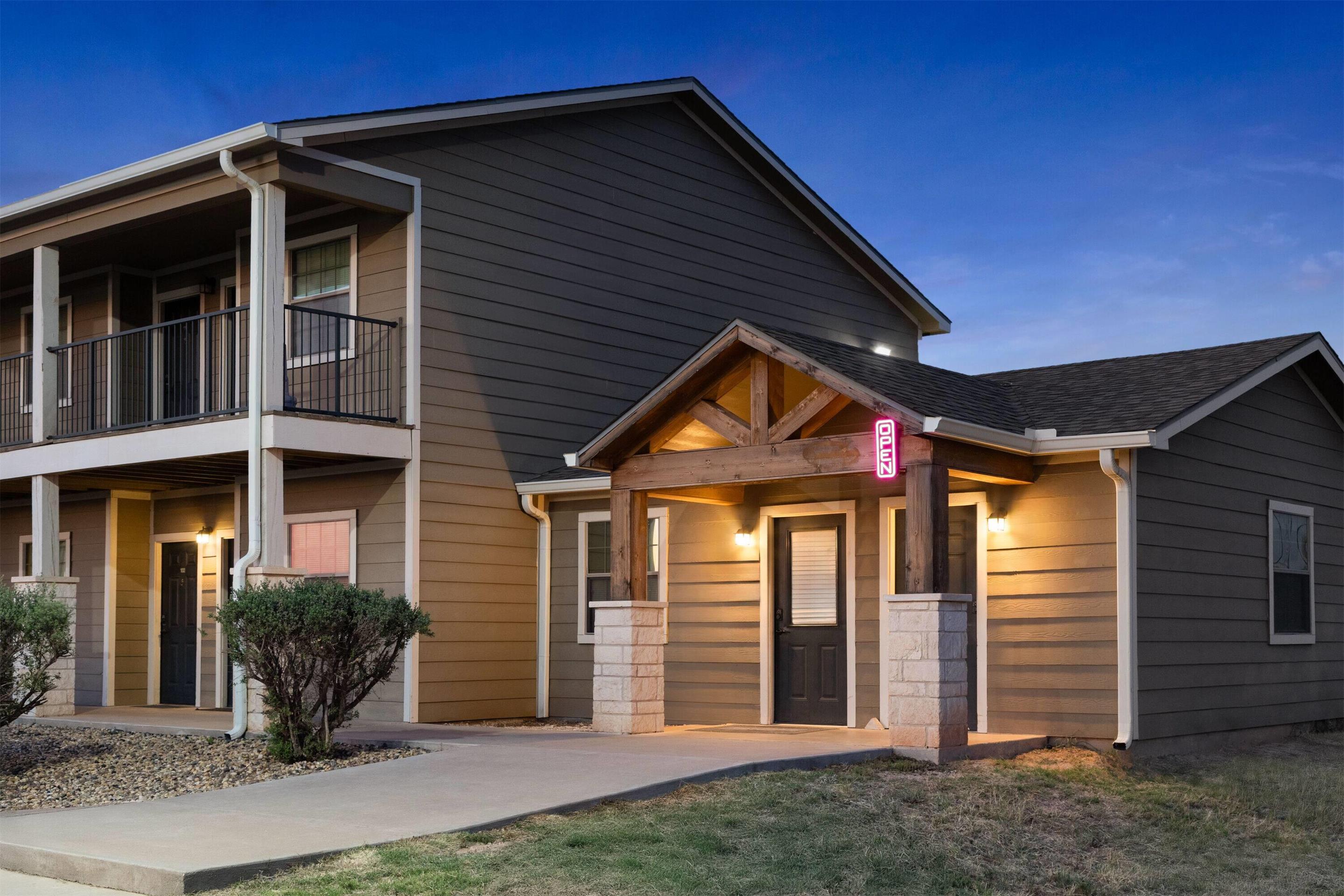 Exterior | Eagle's Den Suites Big Spring a Travelodge by Wyndham