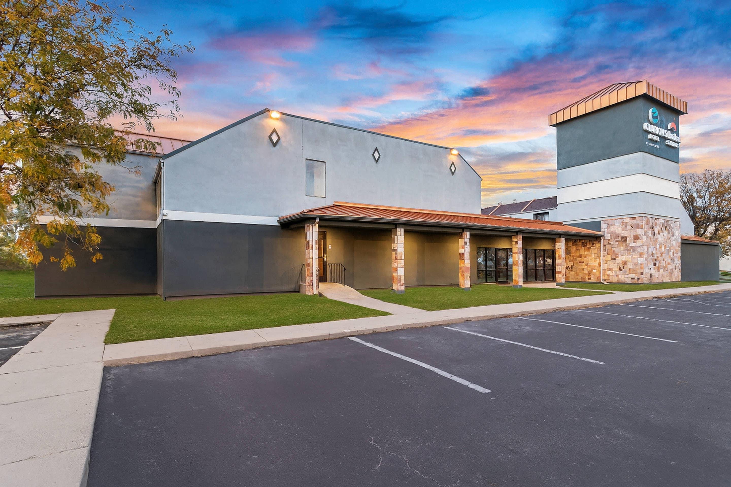 Hotel exterior | Suburban Studios Salt Lake City Airport