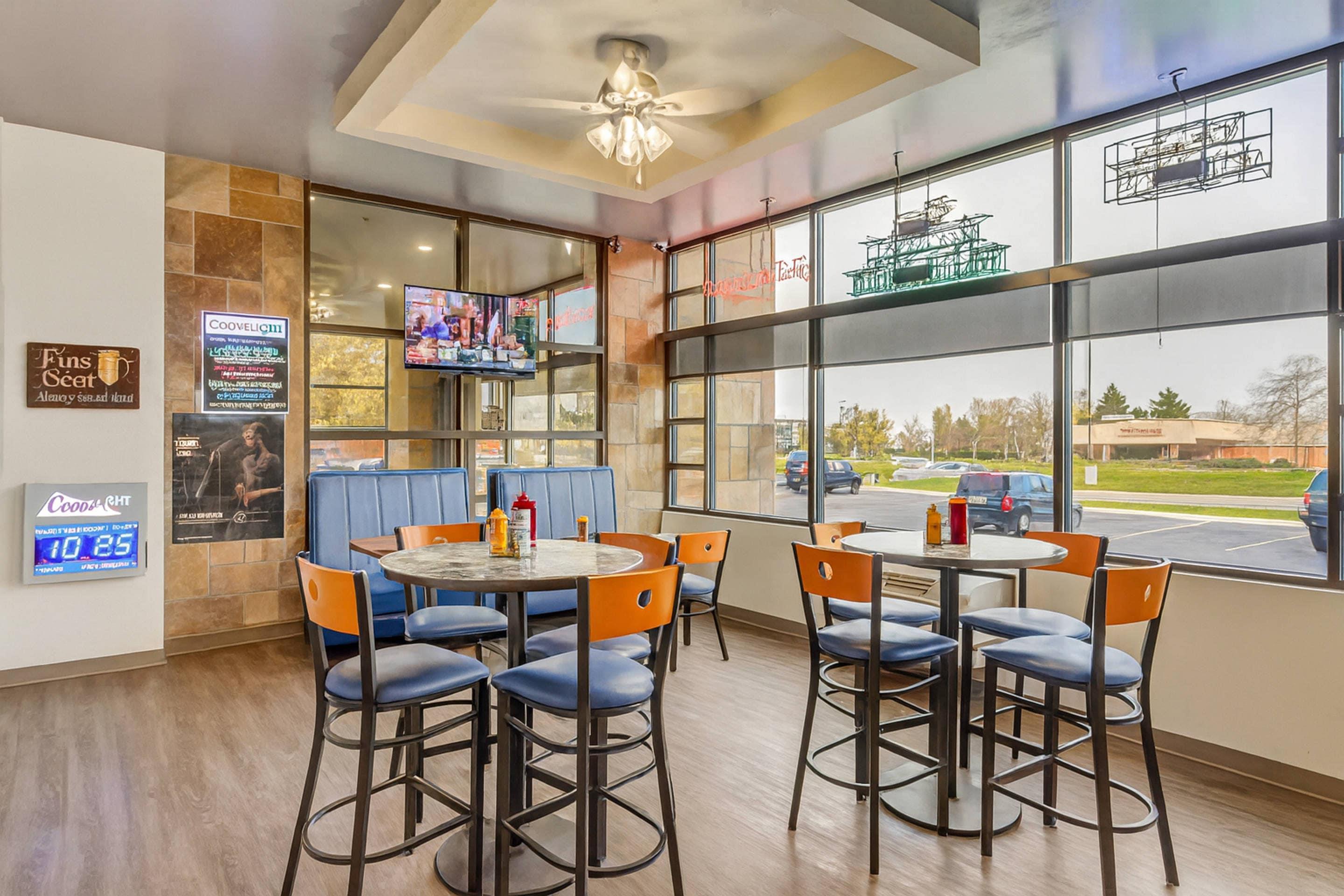 On-site restaurant | Suburban Studios Salt Lake City Airport