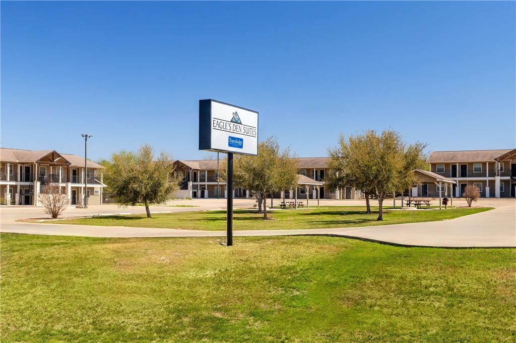Eagle's Den Suites-Travelodge by Wyndham