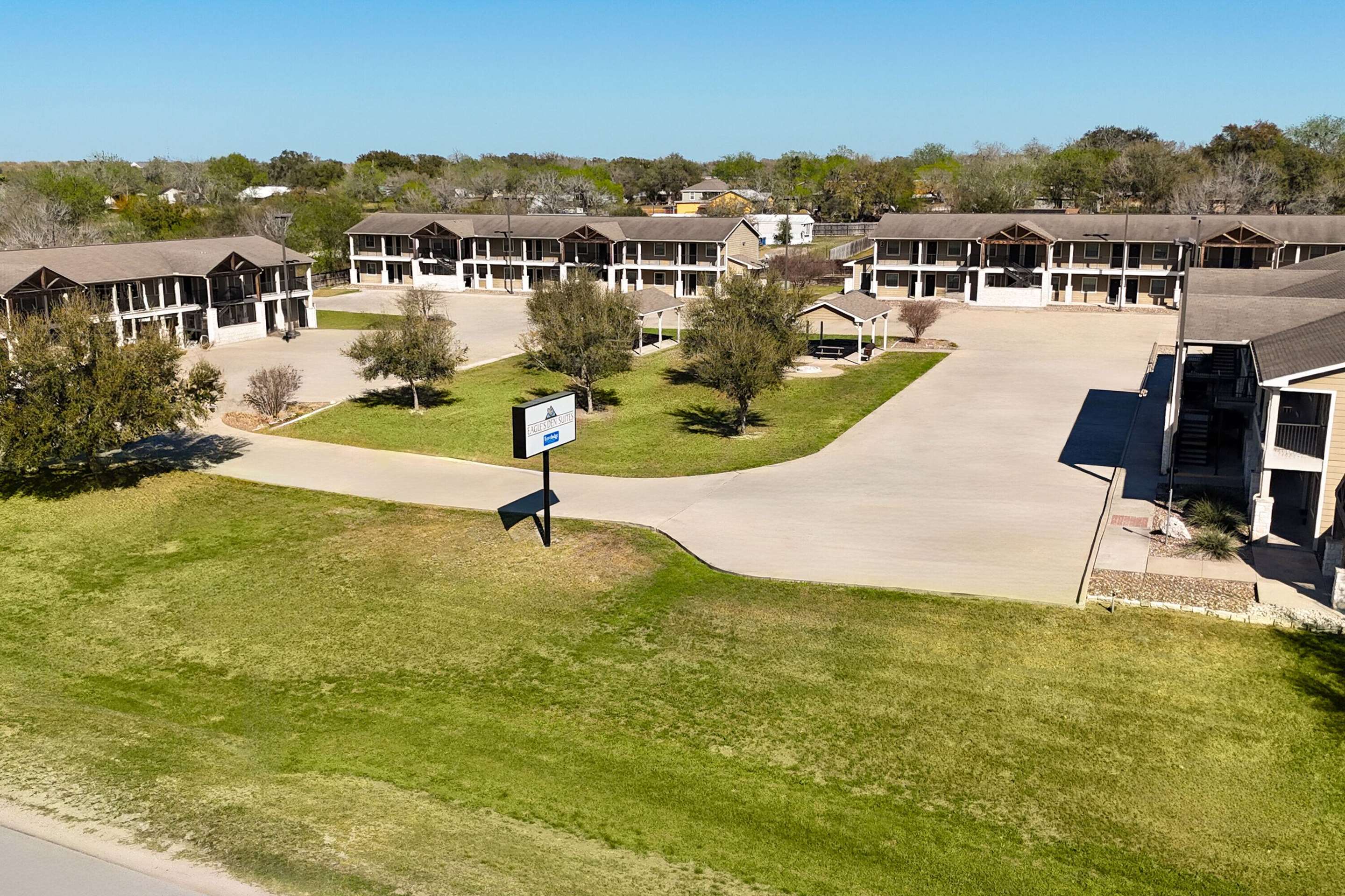 Exterior | Eagle's Den Three Rivers Texas a Travelodge by Wyndham